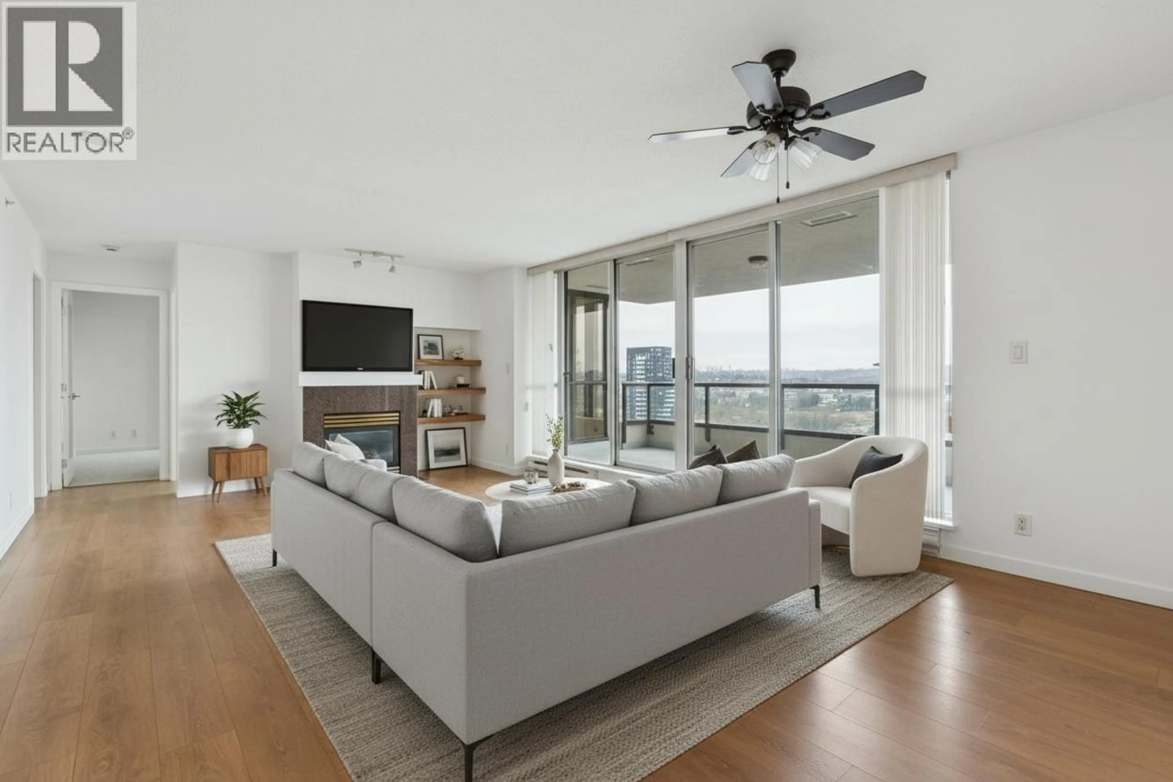 Living room with furniture, unknown for 1902 - 2138 MADISON AVENUE, Burnaby British Columbia V5C6T6