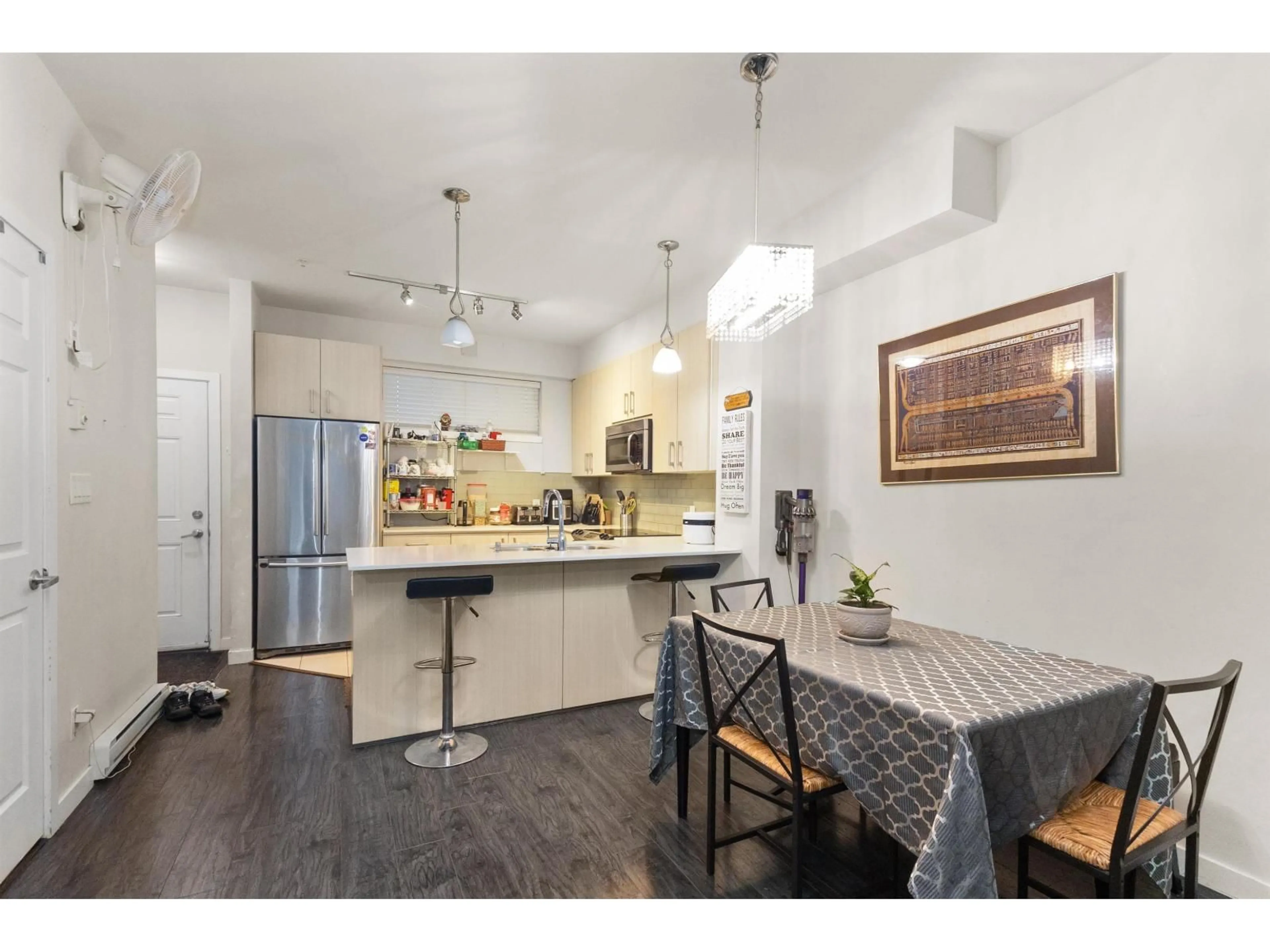 Open concept kitchen, unknown for 228 - 32095 HILLCREST AVENUE, Abbotsford British Columbia V2T1S3