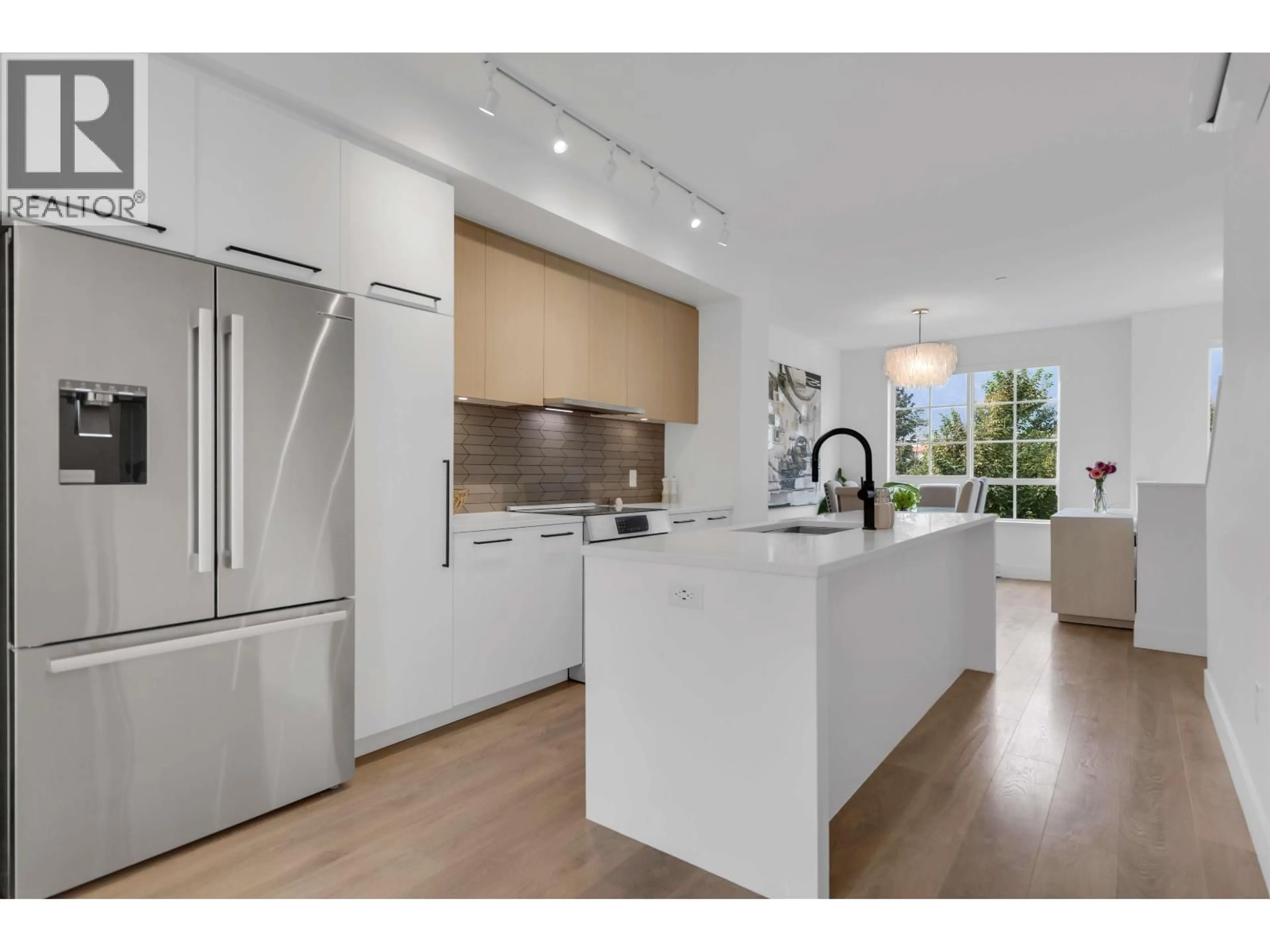 Open concept kitchen, unknown for 38053 HELM WAY, Squamish British Columbia V8B2A1