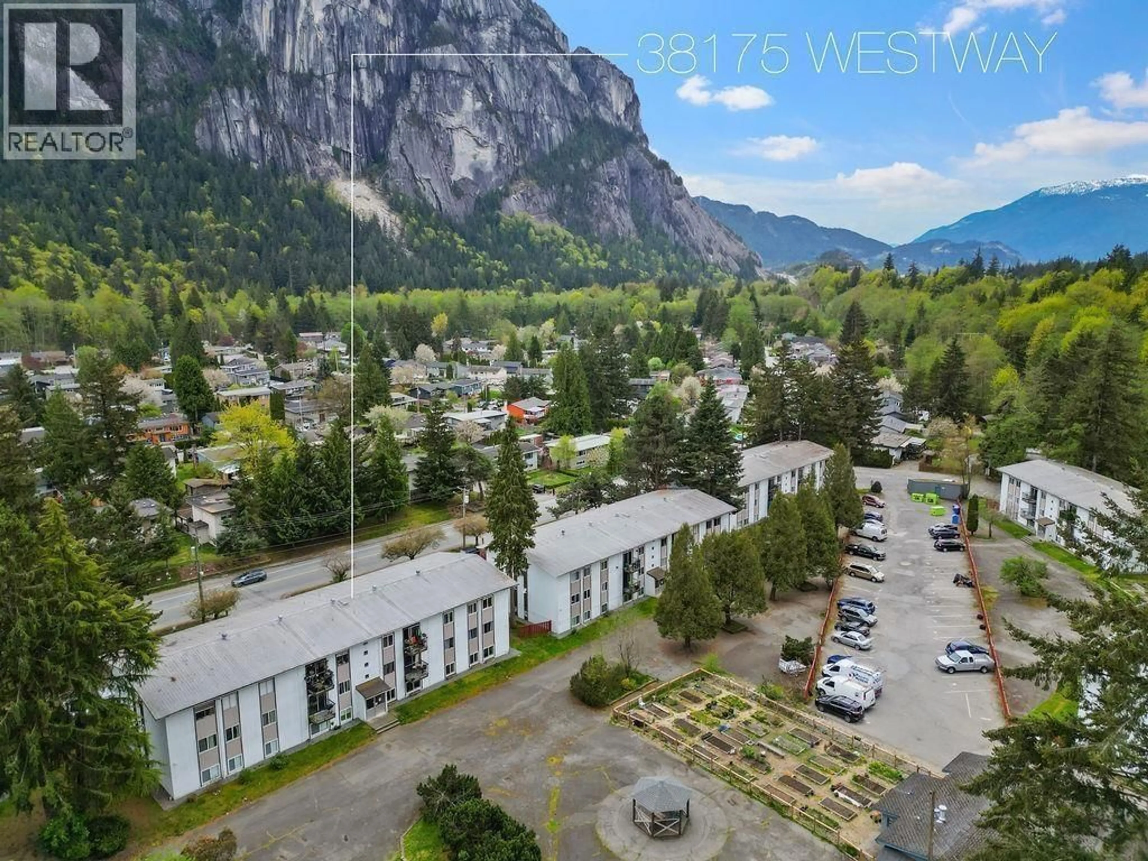 A pic from outside/outdoor area/front of a property/back of a property/a pic from drone, mountain view for 26 - 38175 WESTWAY AVENUE, Squamish British Columbia V8B0Y4