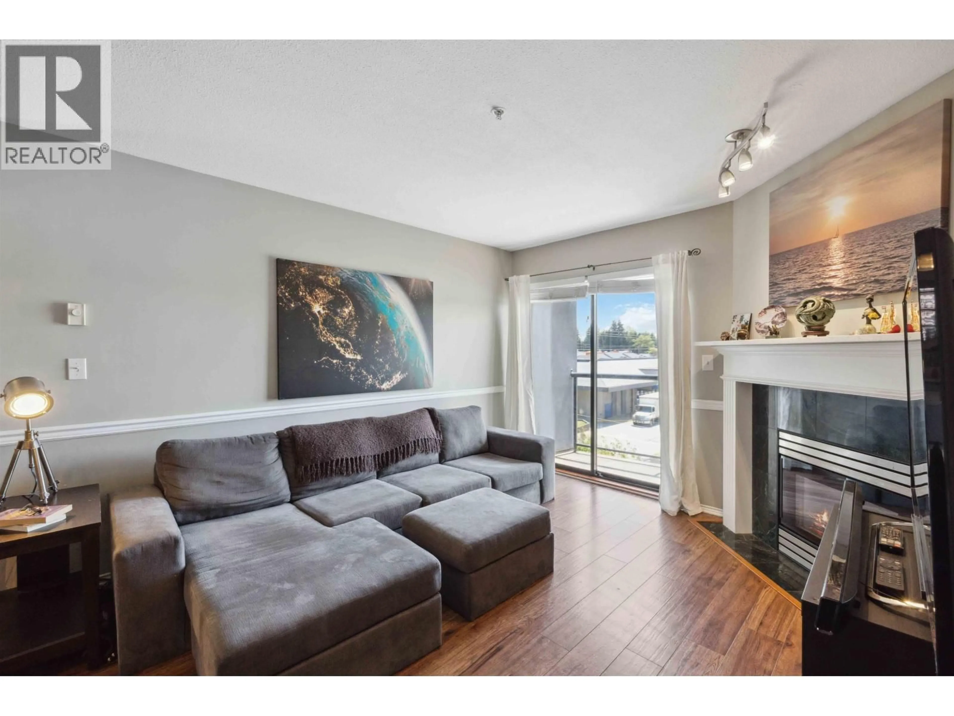 Living room with furniture, wood/laminate floor for 402 - 12025 207A STREET, Maple Ridge British Columbia V2X0R3