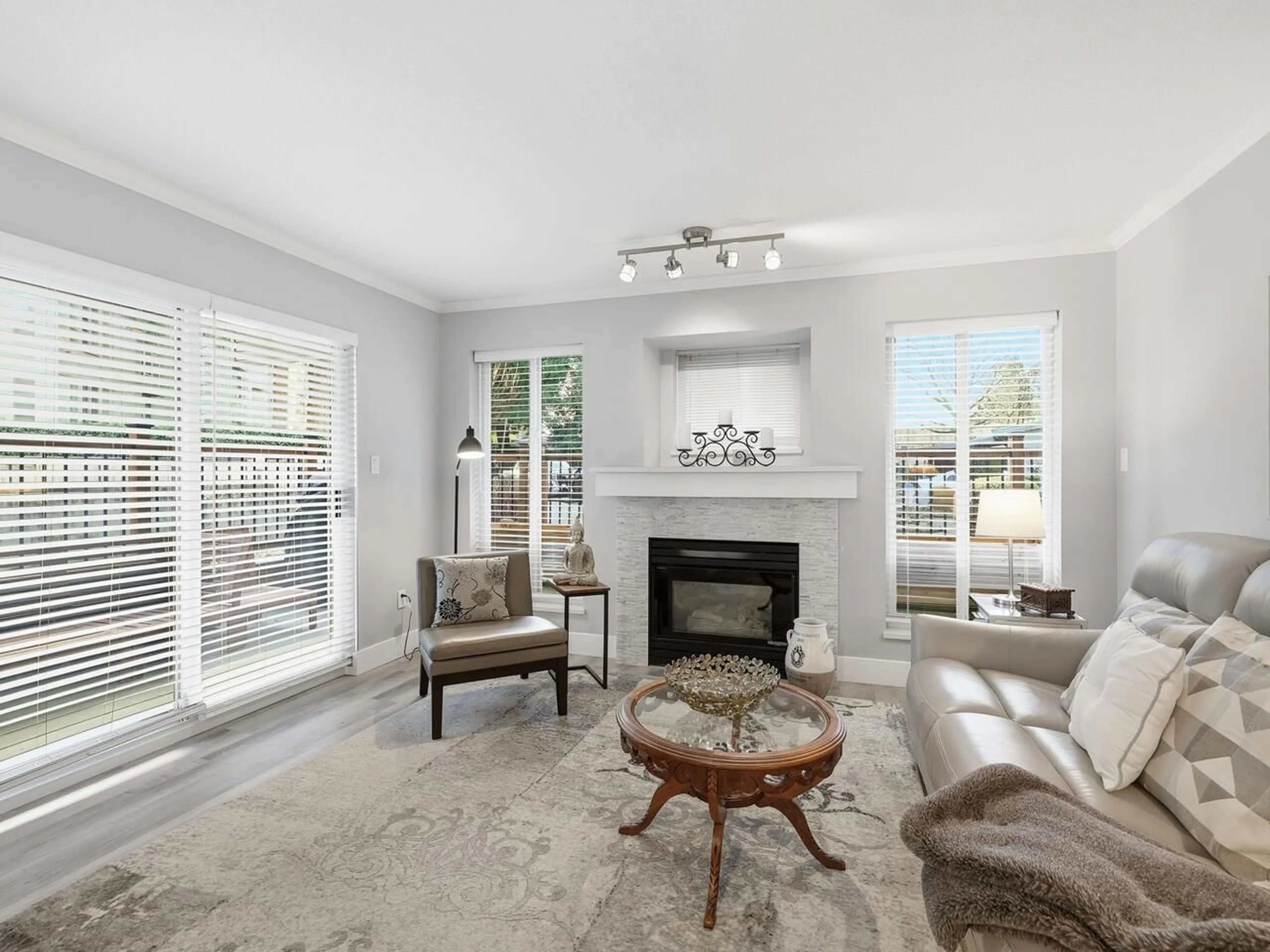 Living room with furniture, unknown for 109 - 2526 LAKEVIEW CRESCENT, Abbotsford British Columbia V2S3A9