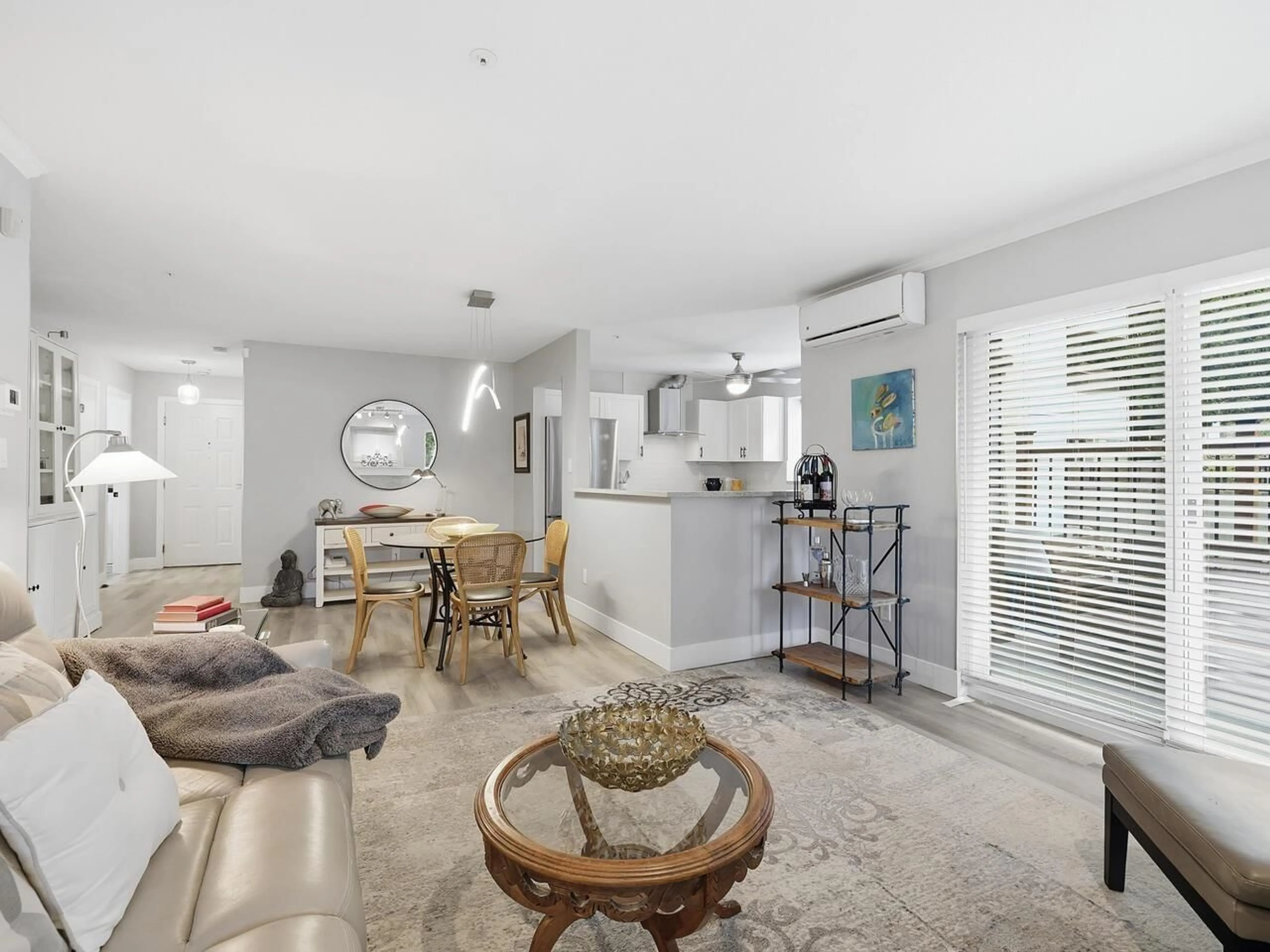 Living room with furniture, unknown for 109 - 2526 LAKEVIEW CRESCENT, Abbotsford British Columbia V2S3A9