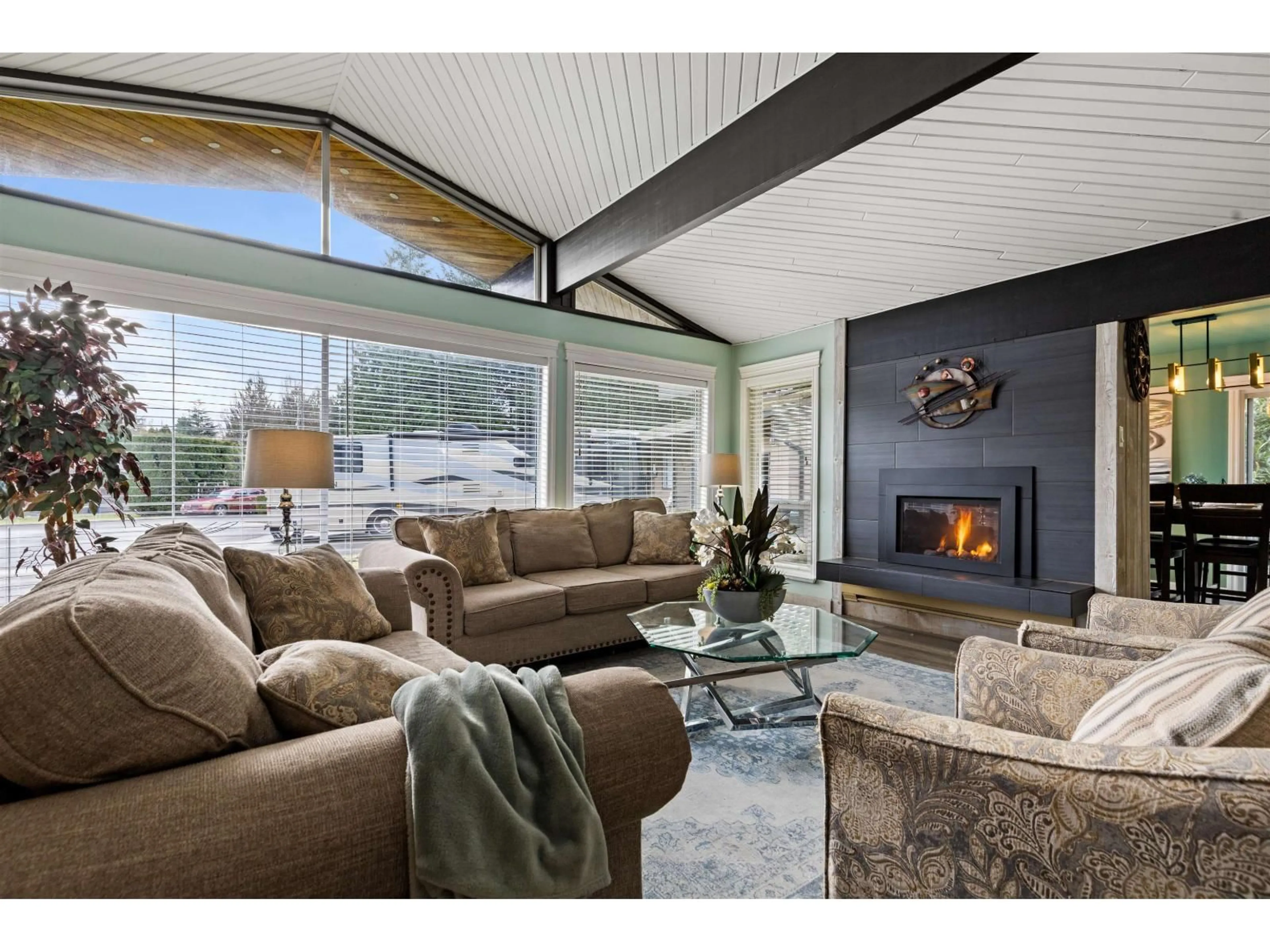 Living room with furniture, unknown for 2958 AURORA PLACE, Abbotsford British Columbia V2S3L5