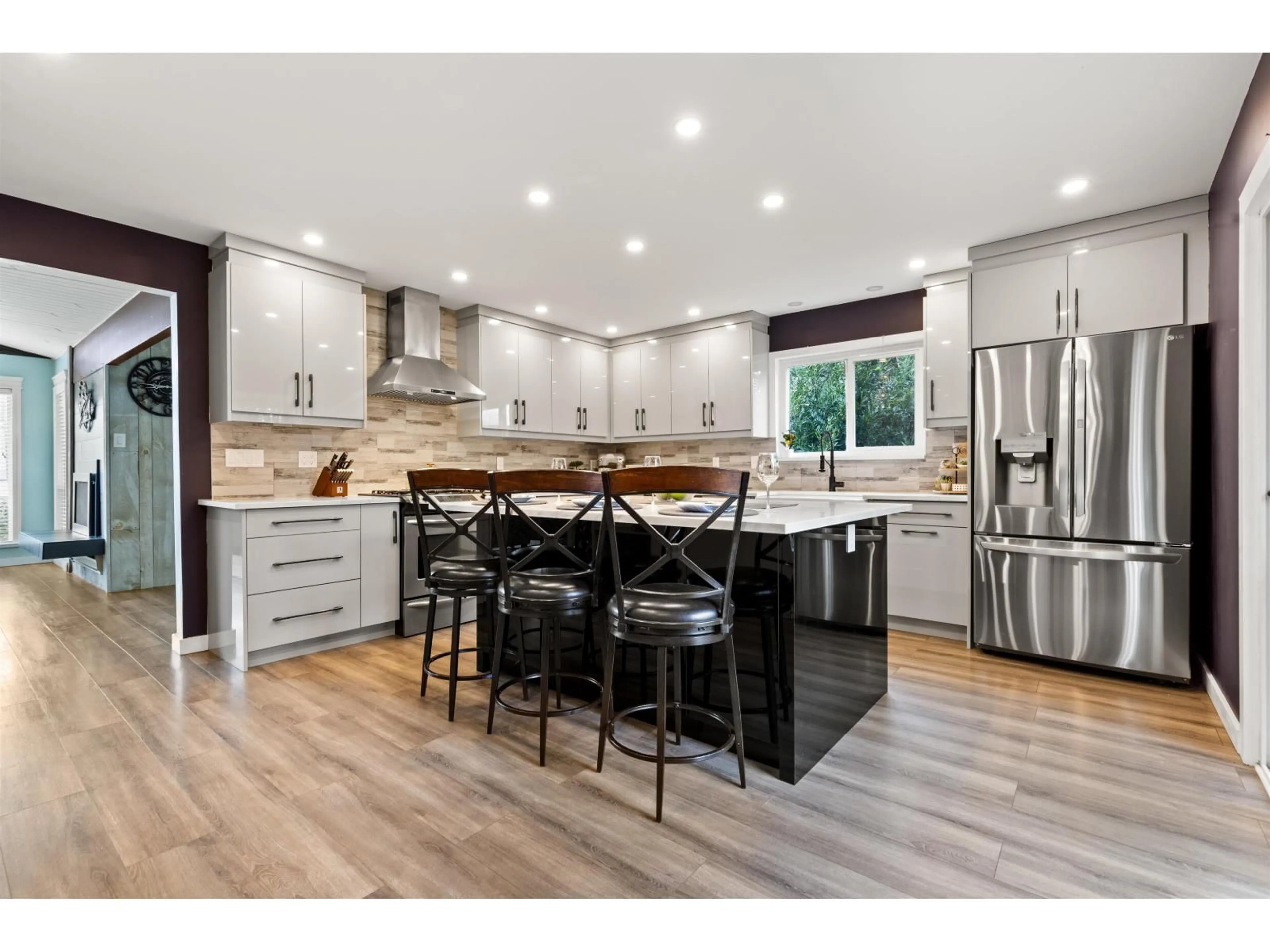 Open concept kitchen, wood/laminate floor for 2958 AURORA PLACE, Abbotsford British Columbia V2S3L5