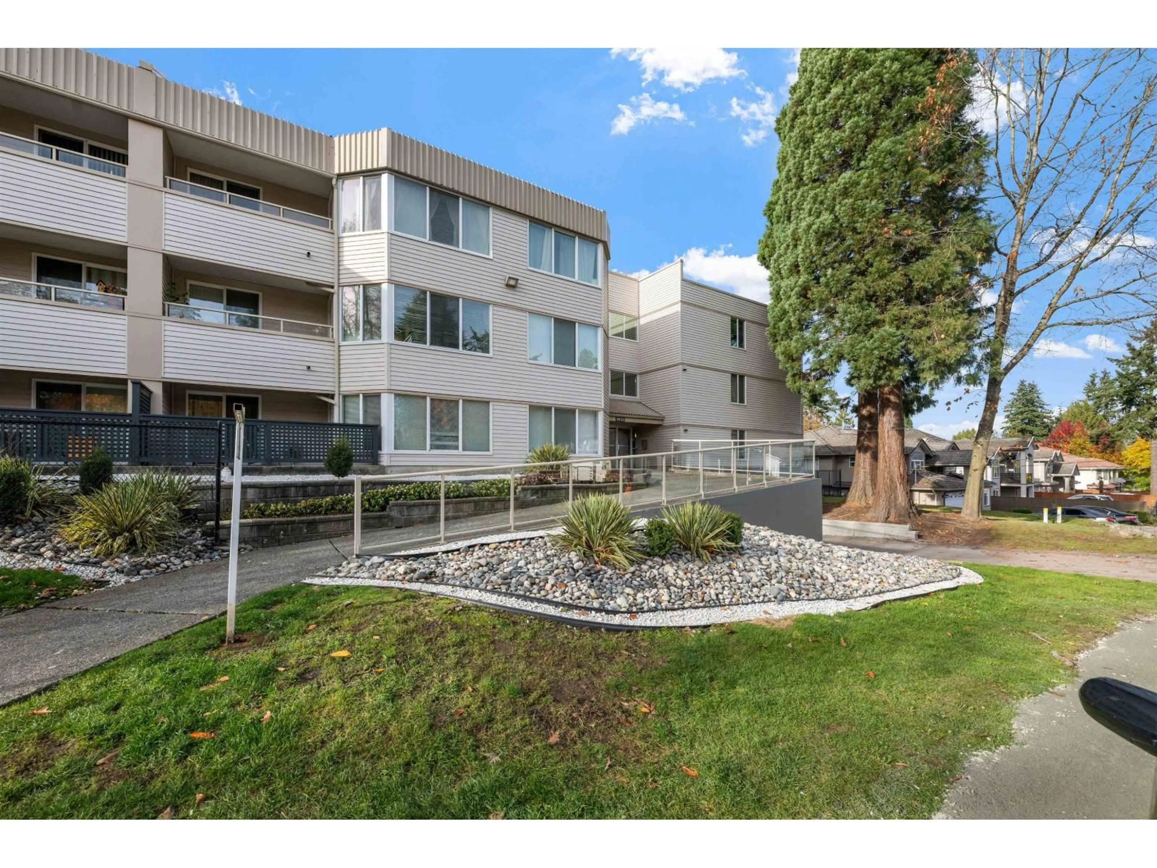 Patio, unknown for 321 - 9635 121 STREET, Surrey British Columbia V3V7L8