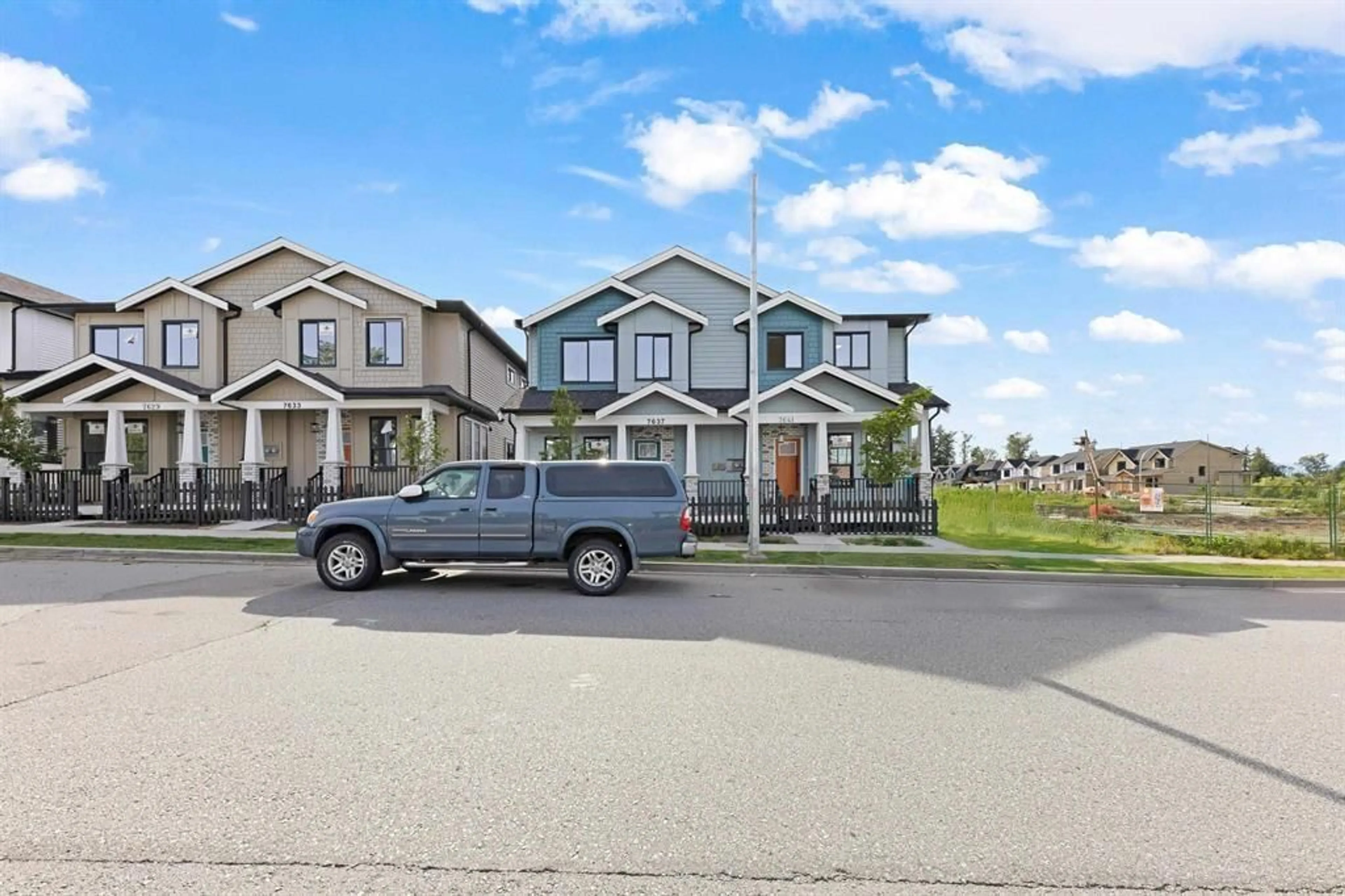 A pic from outside/outdoor area/front of a property/back of a property/a pic from drone, street for 7629 197 STREET, Langley British Columbia V2Y3T4