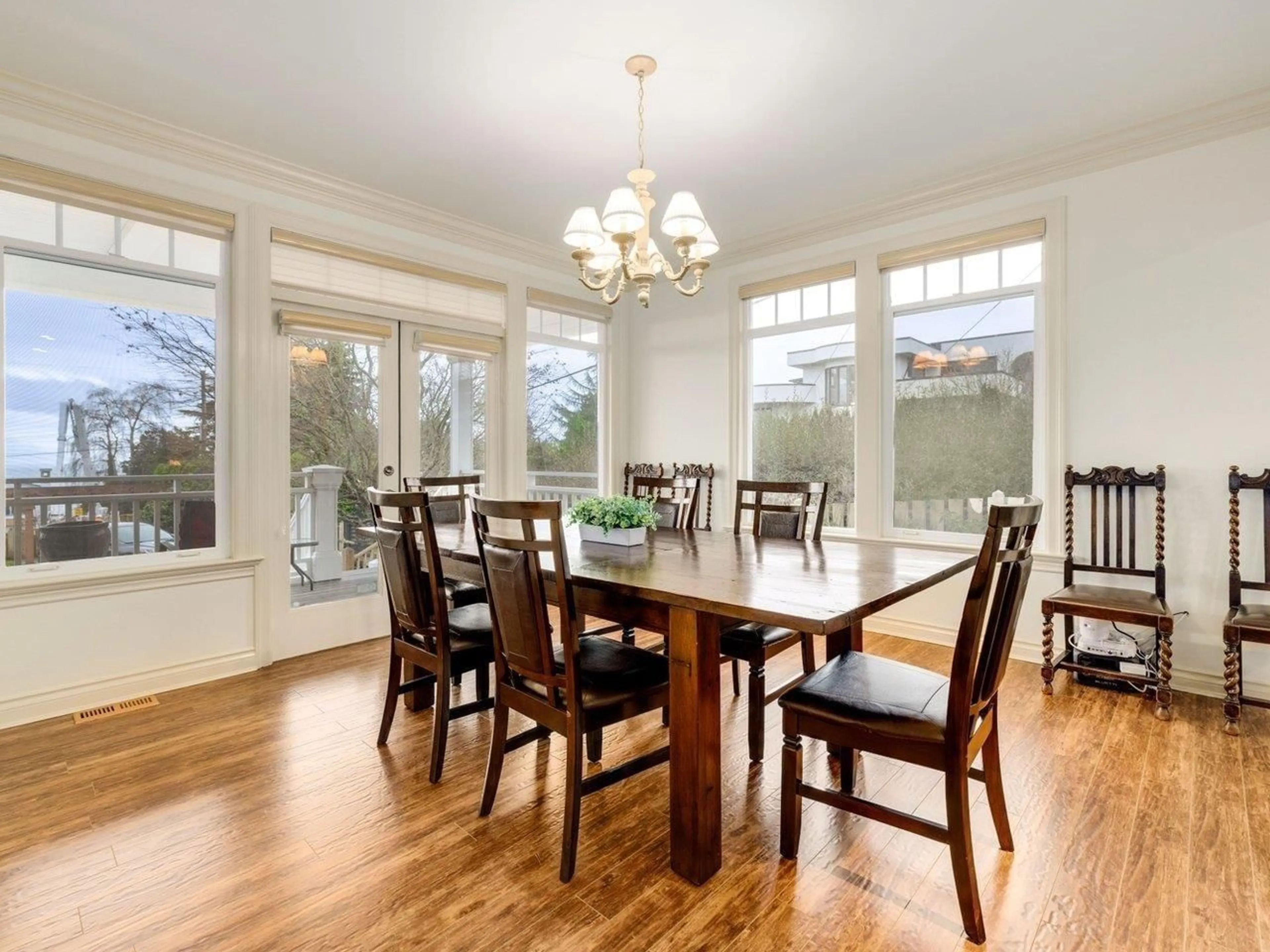 Dining room, wood/laminate floor for 14008 MARINE DRIVE, White Rock British Columbia V4B1A7