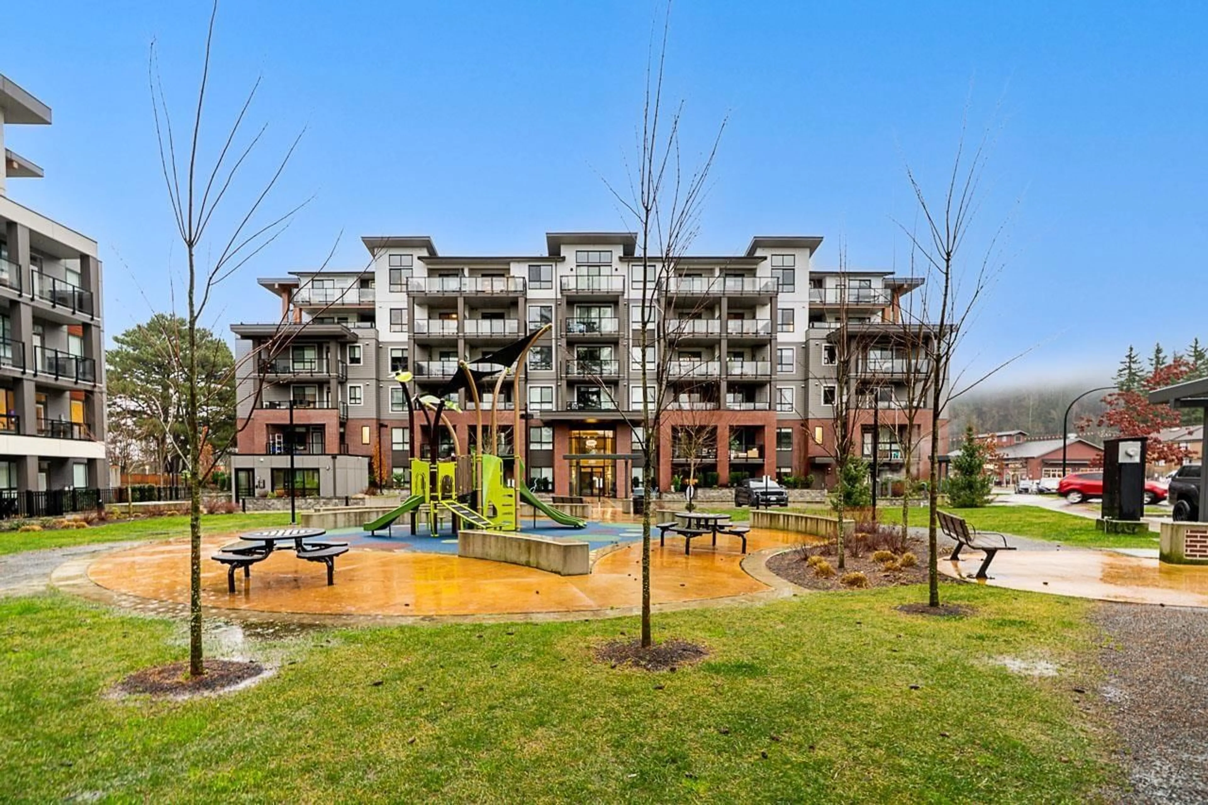 Patio, water/lake/river/ocean view for 307 - 45511 CAMPUS DRIVE, Chilliwack British Columbia V2R6K8