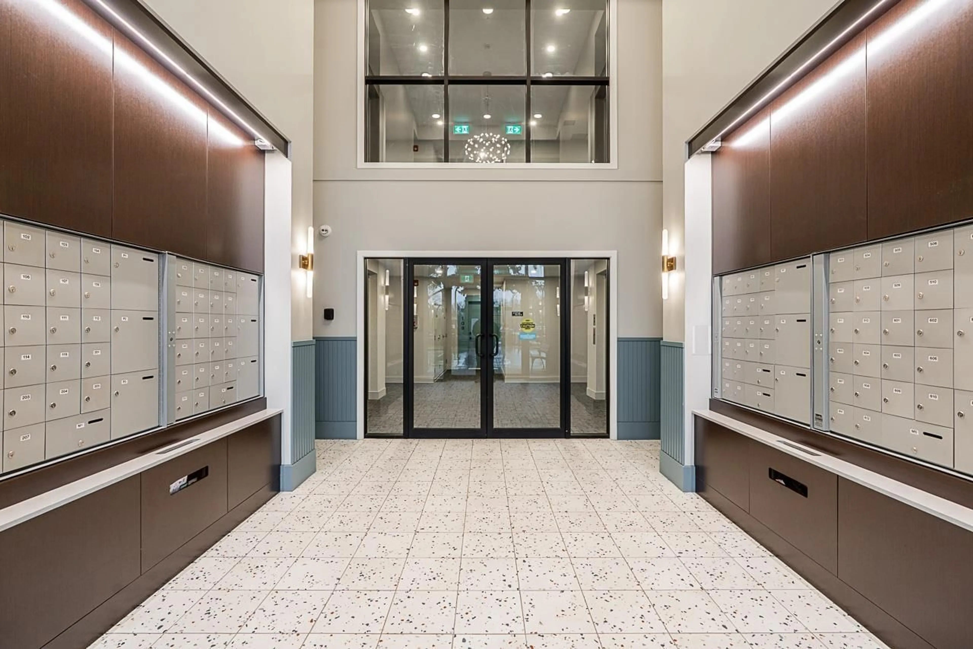 Indoor foyer for 307 - 45511 CAMPUS DRIVE, Chilliwack British Columbia V2R6K8