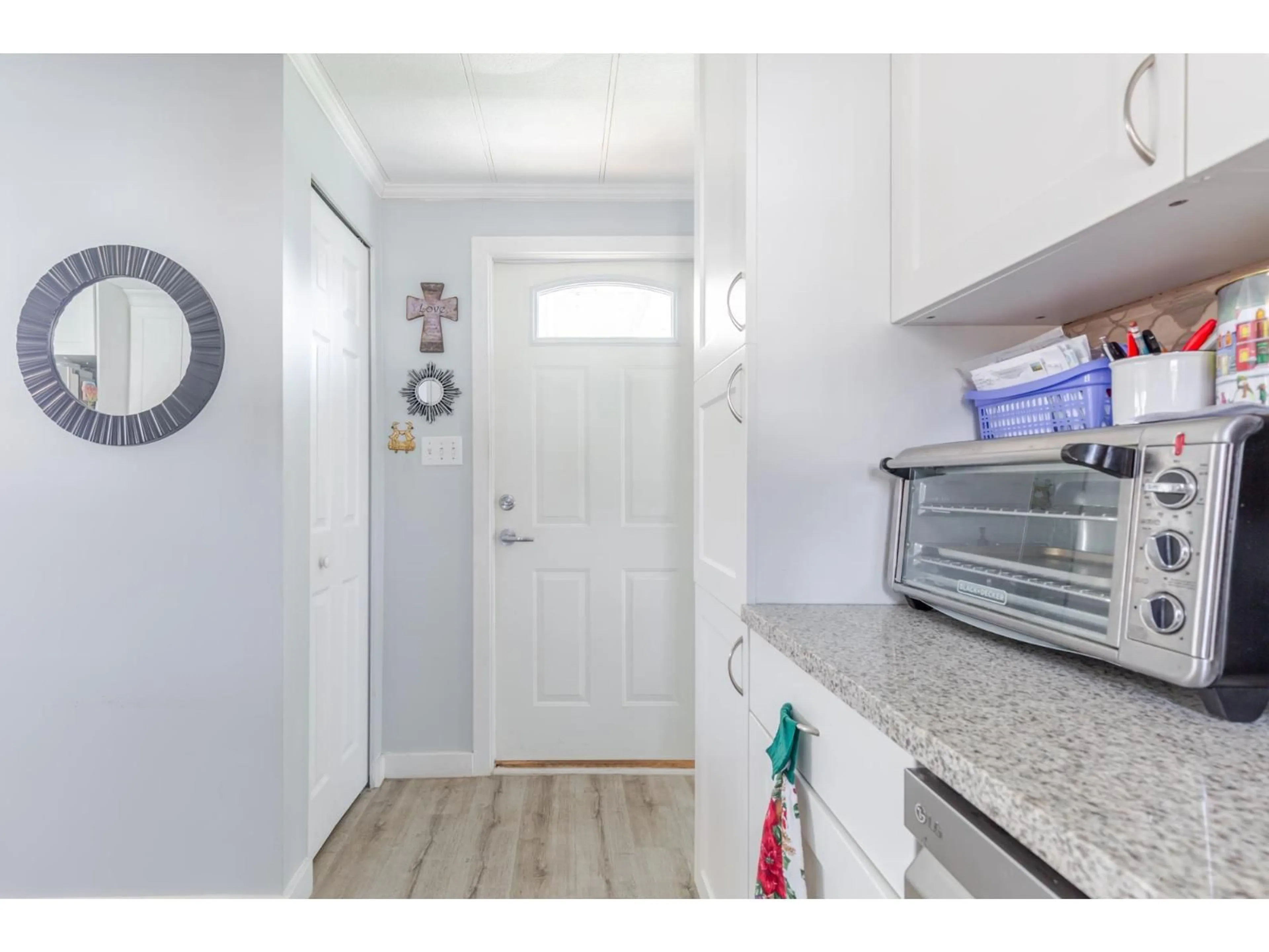 Indoor entryway for 18 - 26892 FRASER HIGHWAY, Langley British Columbia V4W3T5