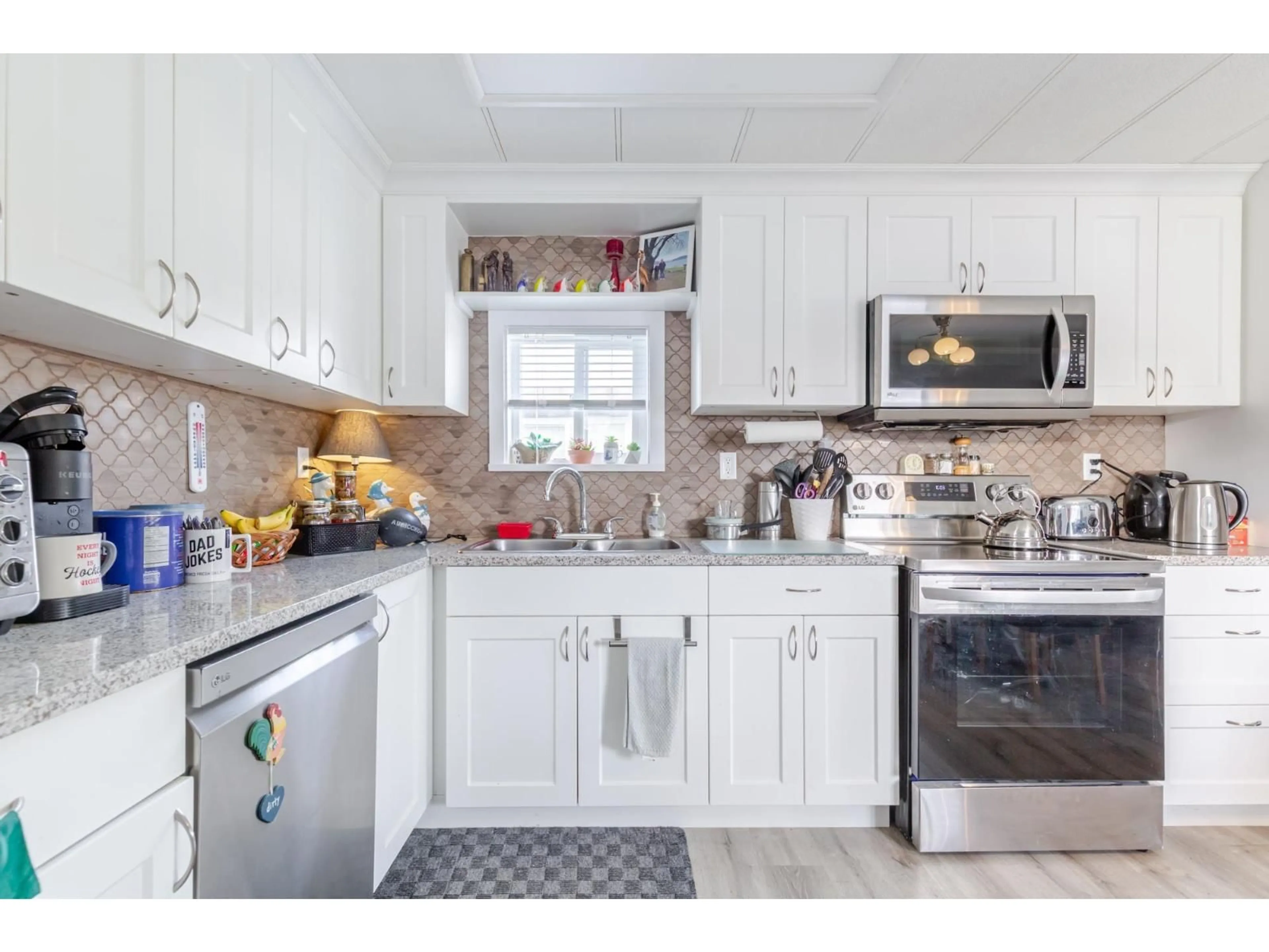 Open concept kitchen, ceramic/tile floor for 18 - 26892 FRASER HIGHWAY, Langley British Columbia V4W3T5