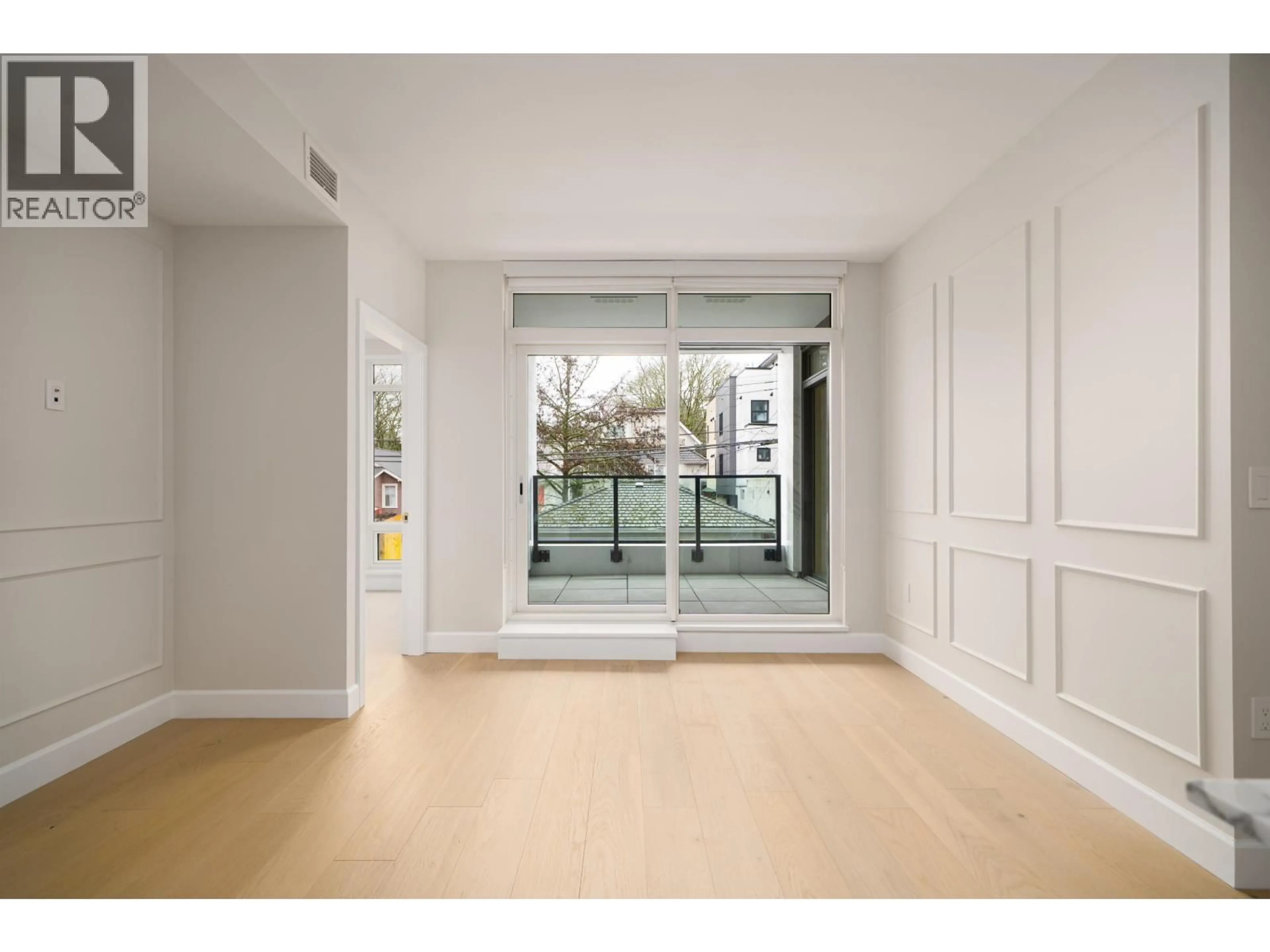 Indoor foyer for 303 - 3668 10TH AVENUE, Vancouver British Columbia V6R0G4