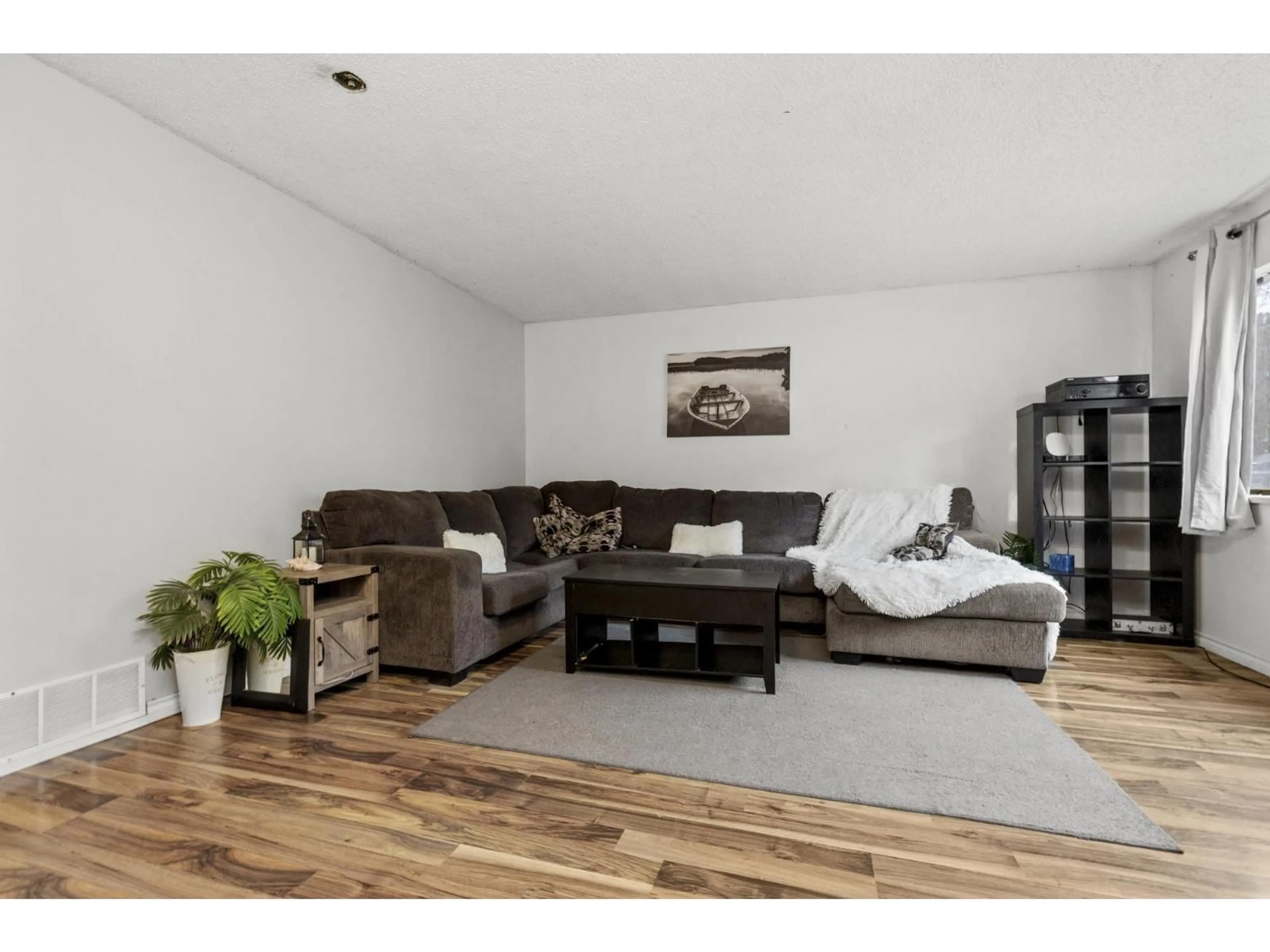 Living room with furniture, wood/laminate floor for 32369 GREBE CRESCENT, Mission British Columbia V2V4Z2