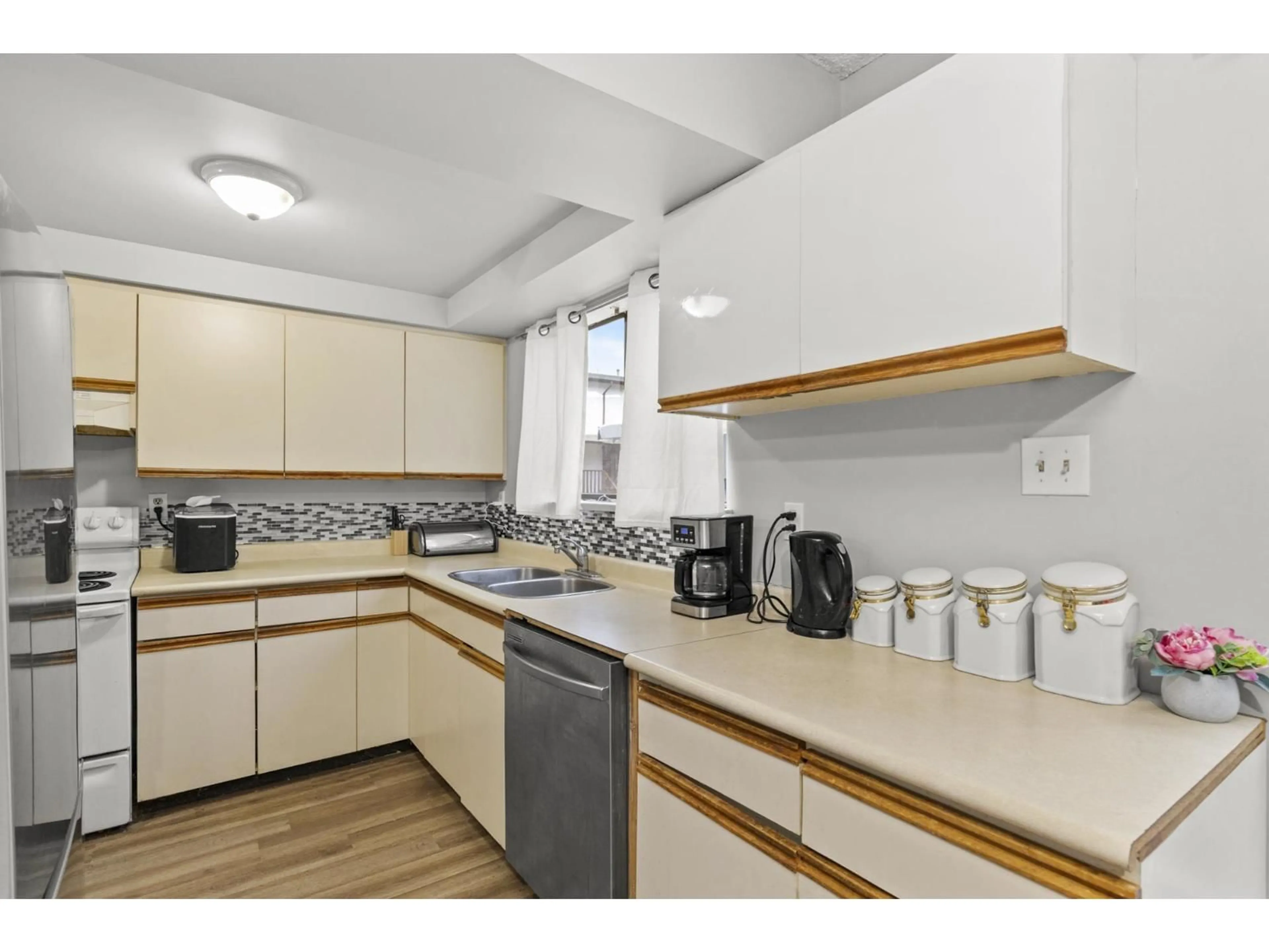 Standard kitchen, unknown for 32369 GREBE CRESCENT, Mission British Columbia V2V4Z2