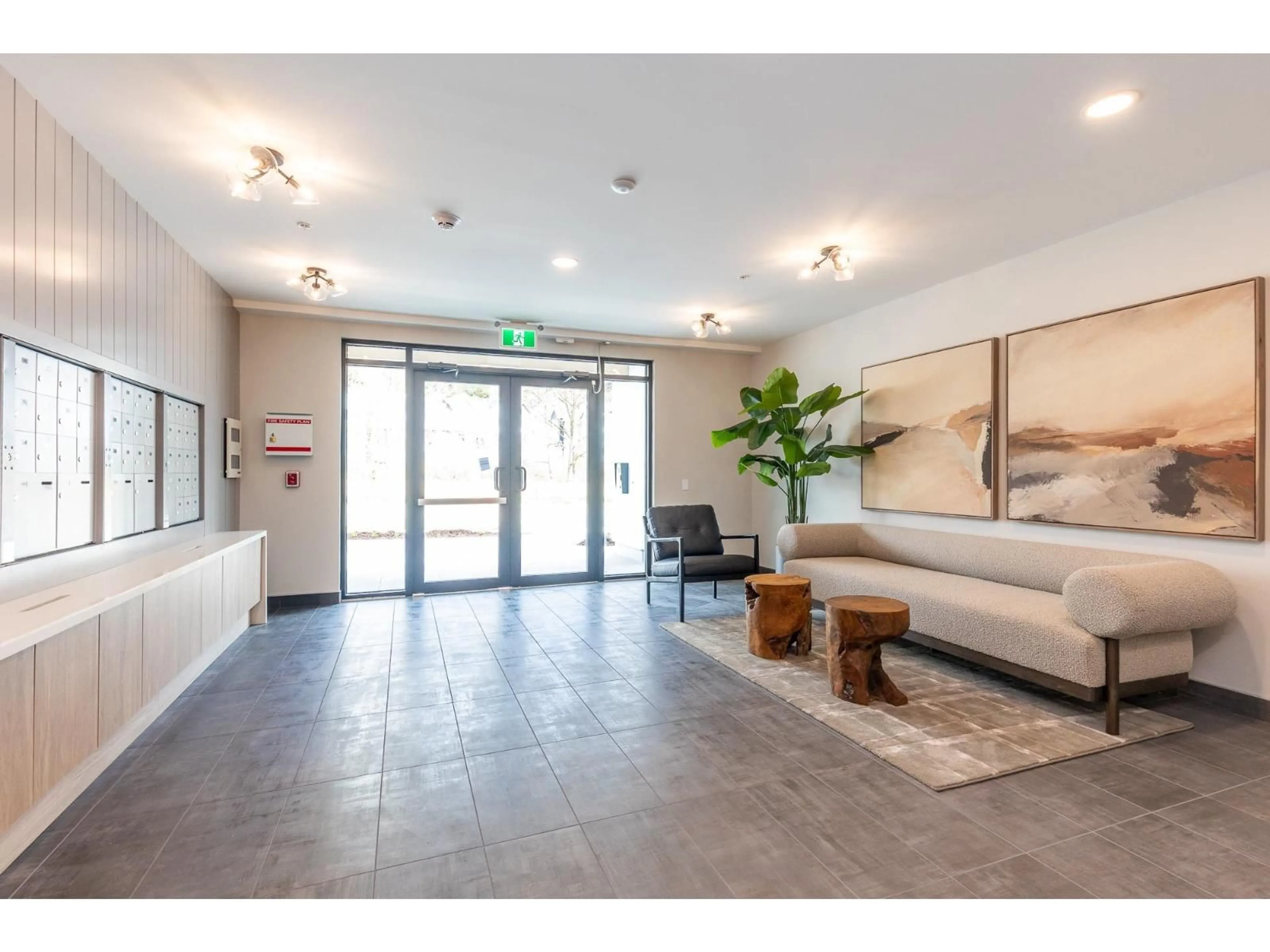 Indoor foyer for 112 - 33920 BEST AVENUE, Mission British Columbia V2V0L9