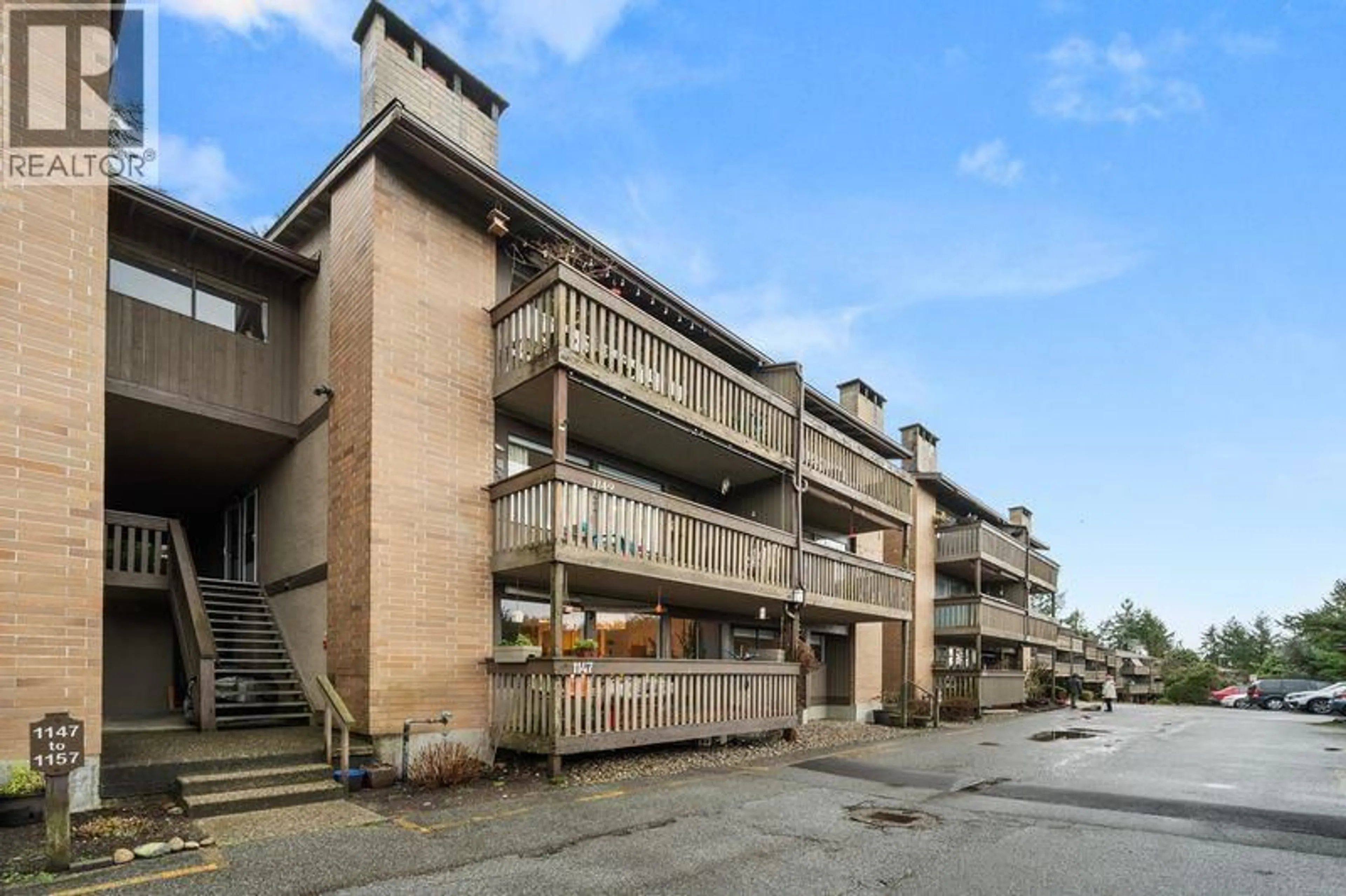 Patio, building for 1149 LILLOOET ROAD, North Vancouver British Columbia V7J3H7