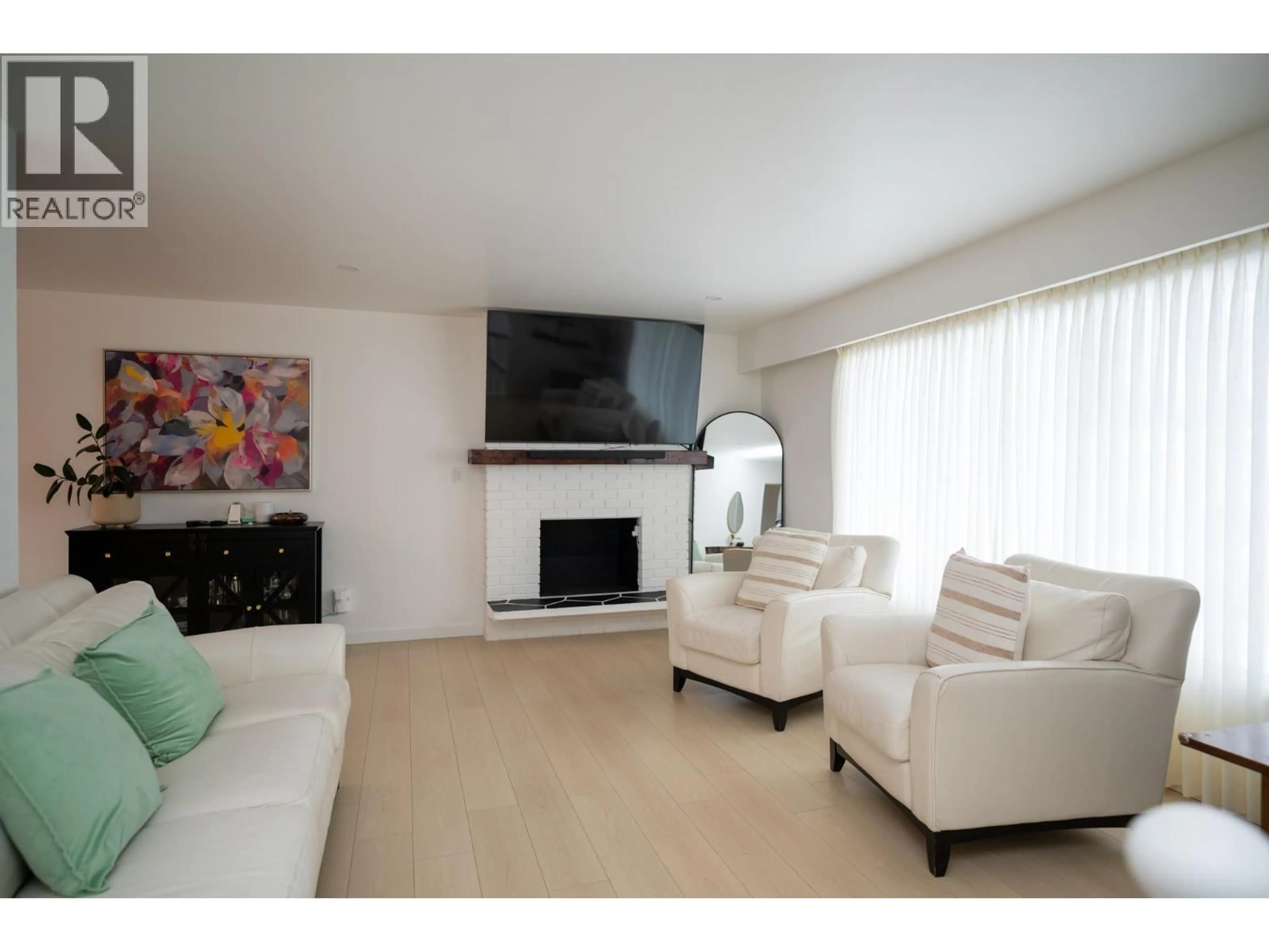 Living room with furniture, unknown for 125 MCDERMID DRIVE, Prince George British Columbia V2M4T5