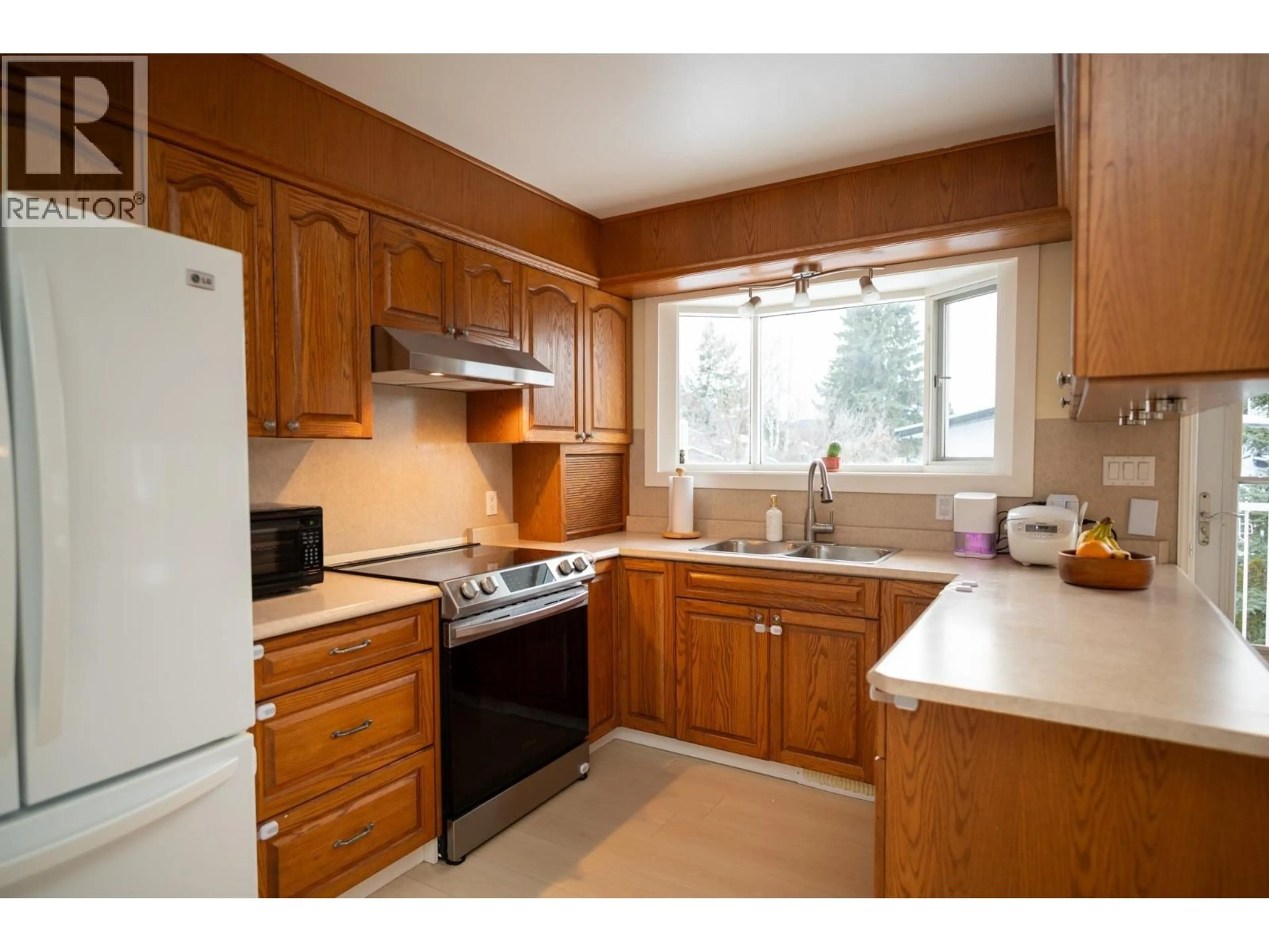 Standard kitchen, wood/laminate floor for 125 MCDERMID DRIVE, Prince George British Columbia V2M4T5