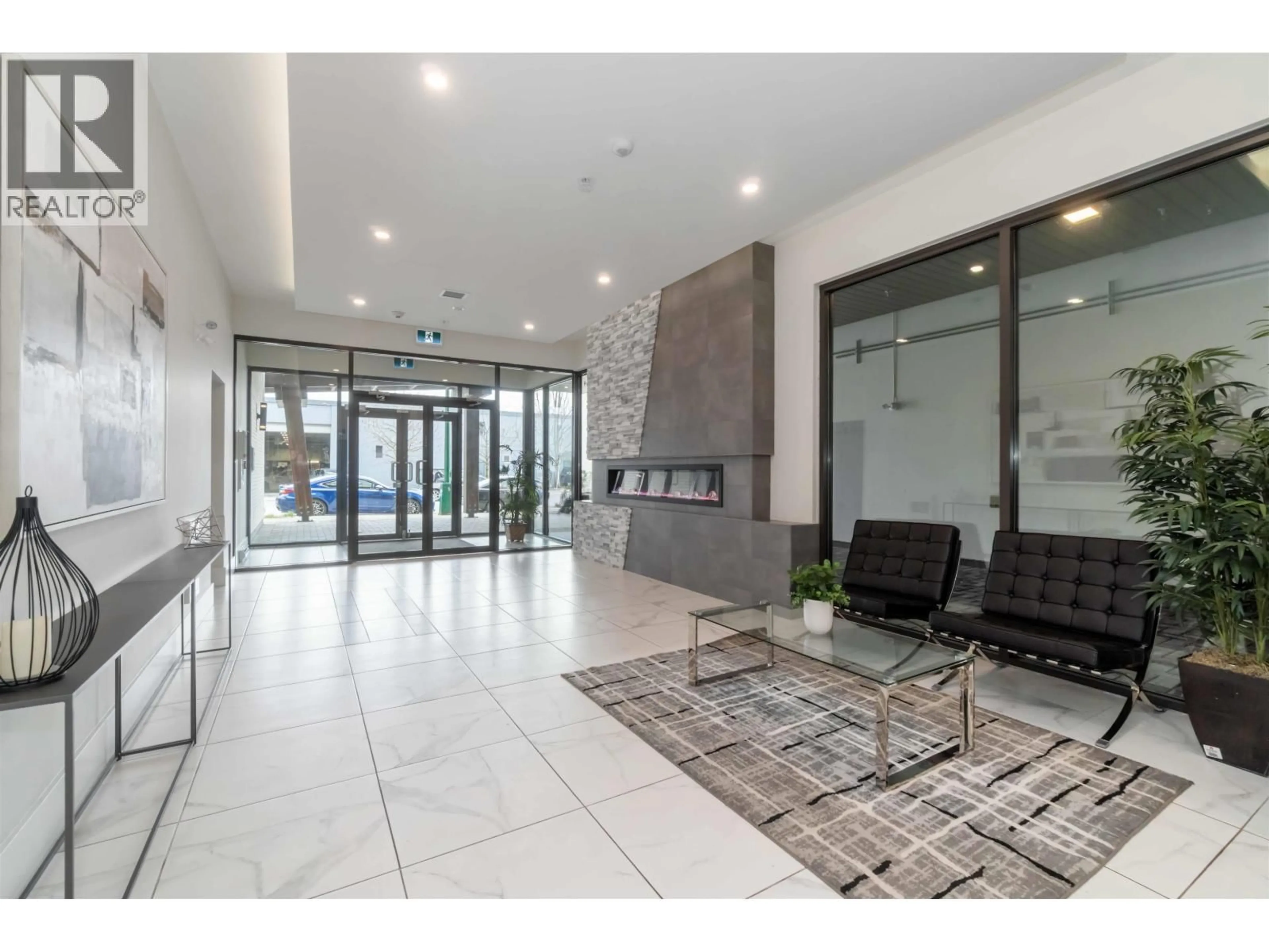 Indoor foyer for 409 - 1633 TATLOW AVENUE, North Vancouver British Columbia V7P2Z8