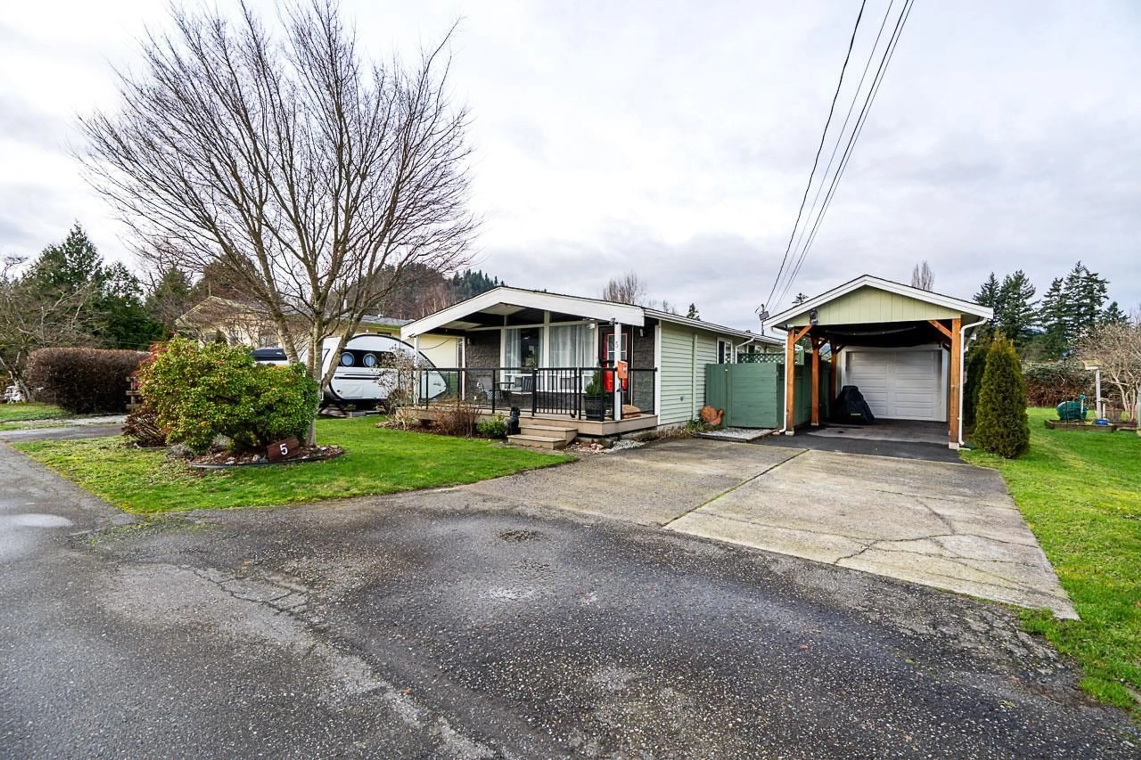 A pic from outside/outdoor area/front of a property/back of a property/a pic from drone, street for 5 - 9055 SHOOK ROAD, Mission British Columbia V2V7M6