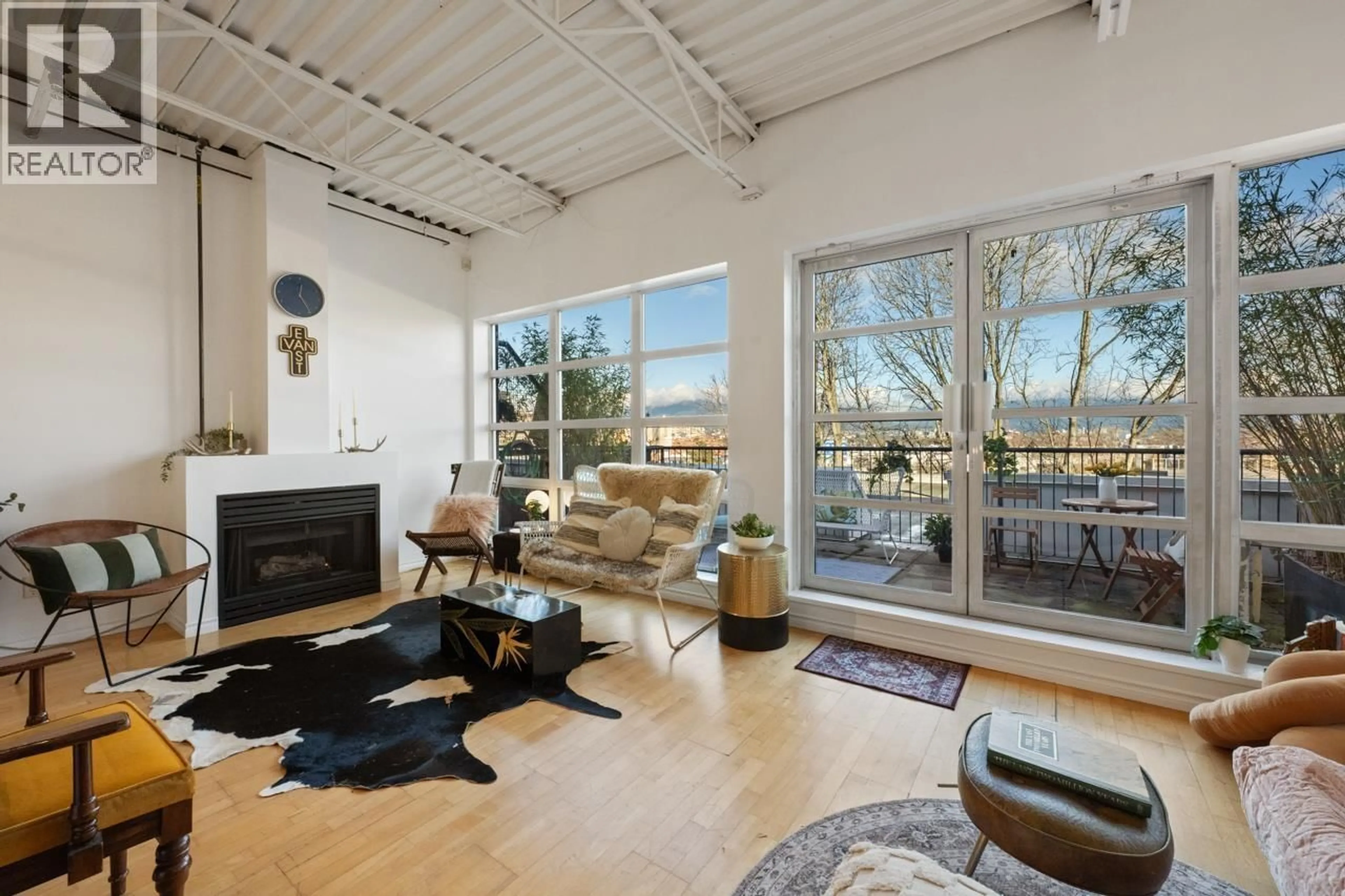 Living room with furniture, unknown for 520 - 350 2ND AVENUE, Vancouver British Columbia V5T4R8