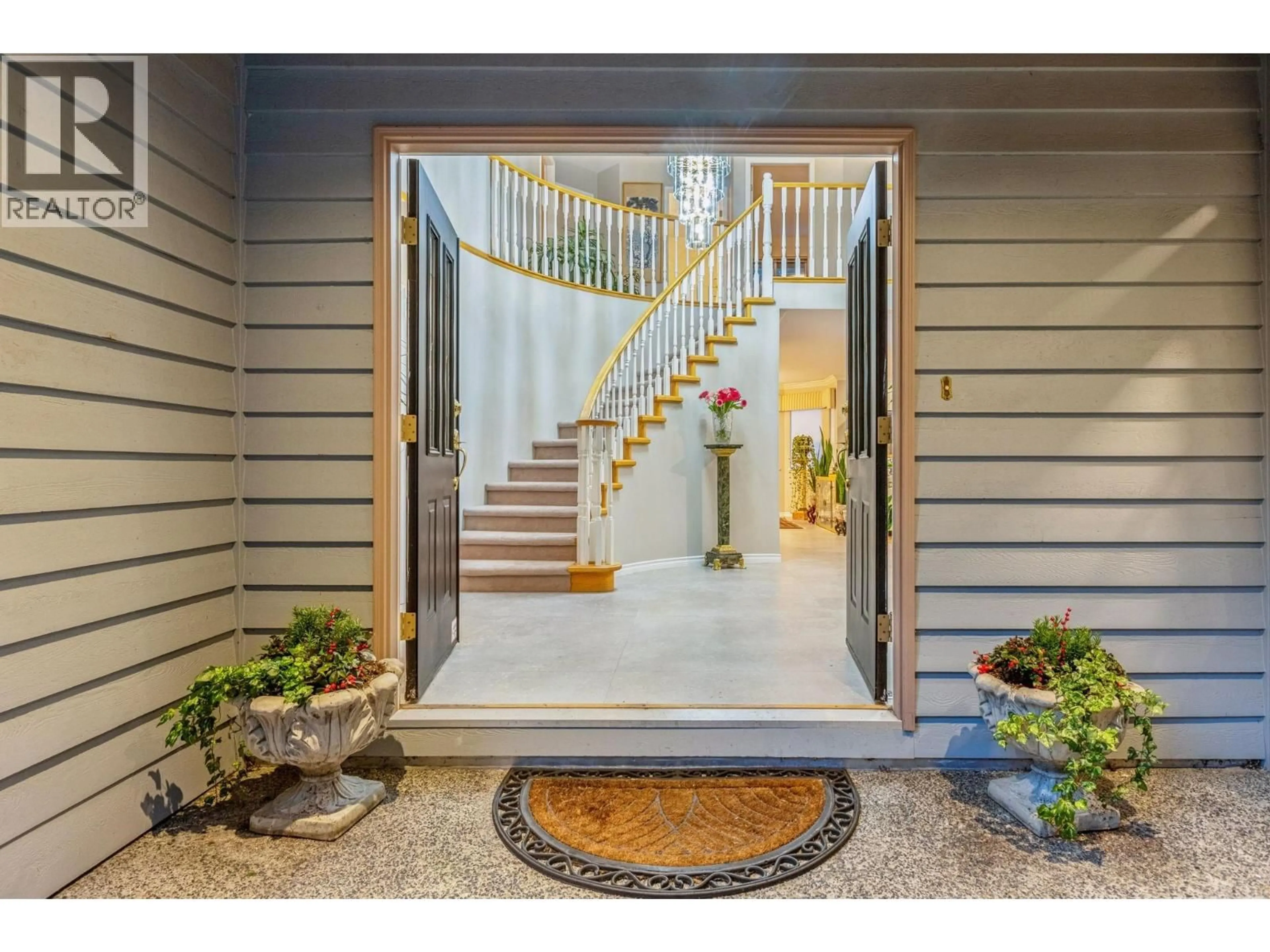 Indoor entryway for 5707 NANCY GREENE WAY, North Vancouver British Columbia V7R4W3
