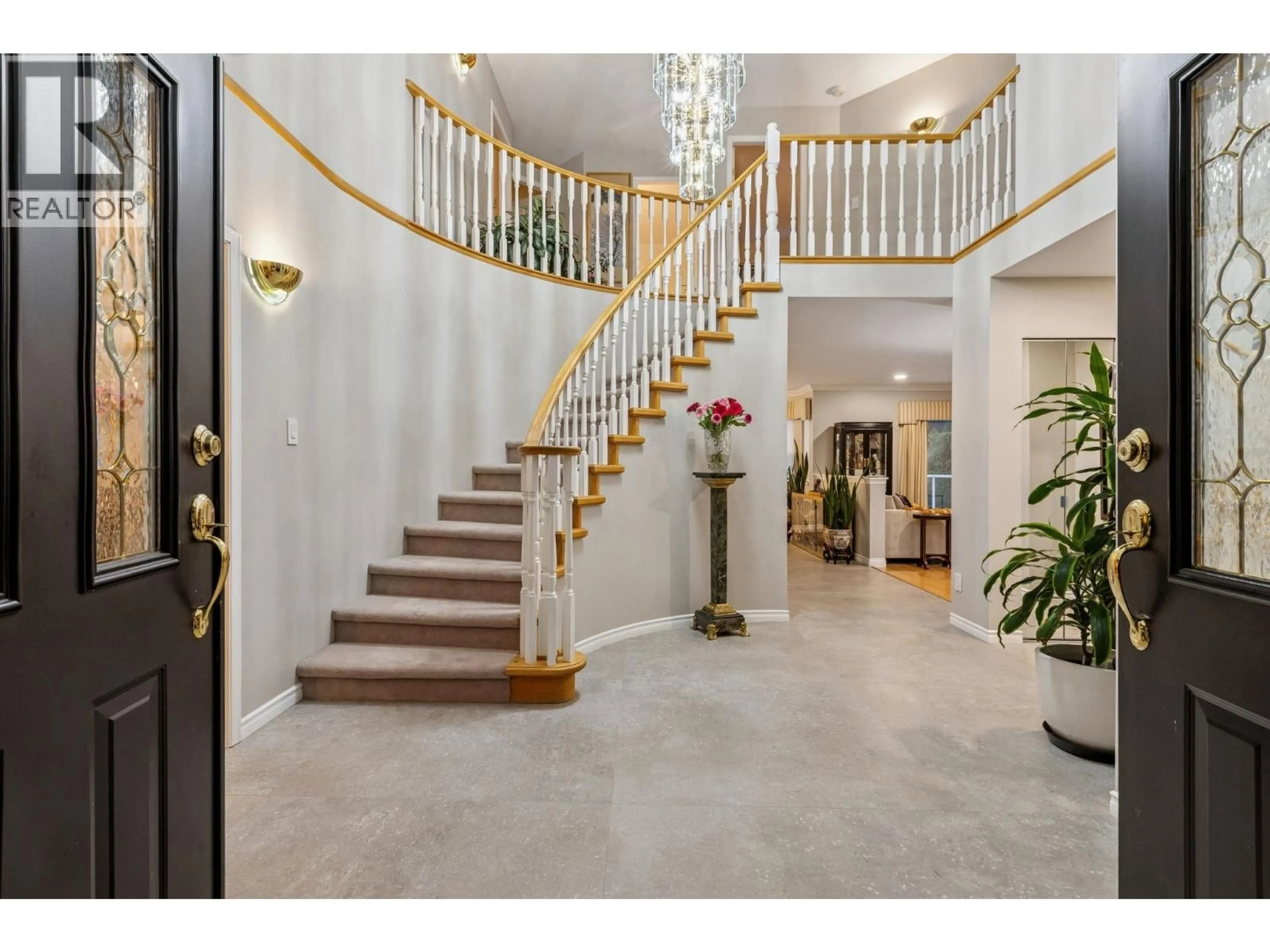 Indoor foyer for 5707 NANCY GREENE WAY, North Vancouver British Columbia V7R4W3