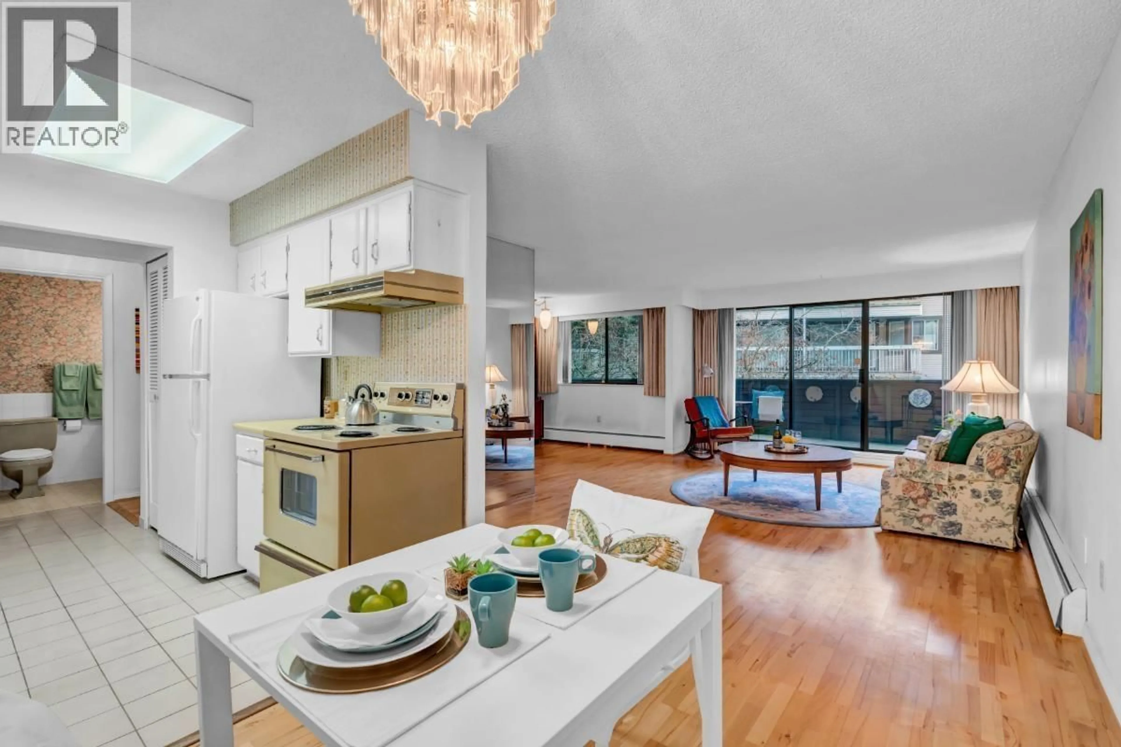 Open concept kitchen, unknown for 103 - 4345 GRANGE STREET, Burnaby British Columbia V5H1P4