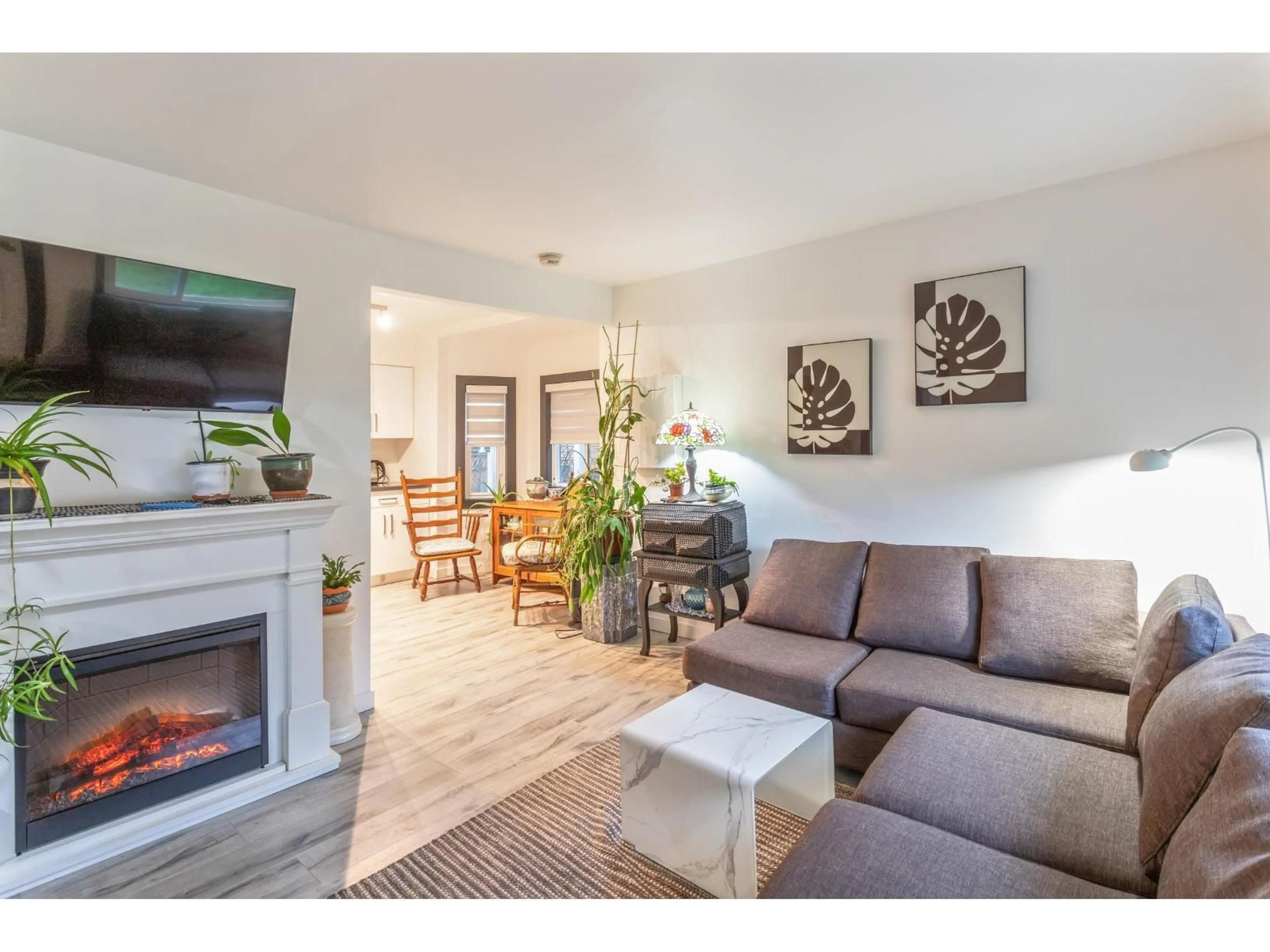 Living room with furniture, wood/laminate floor for 11511 96 AVENUE, Surrey British Columbia V3V1V8