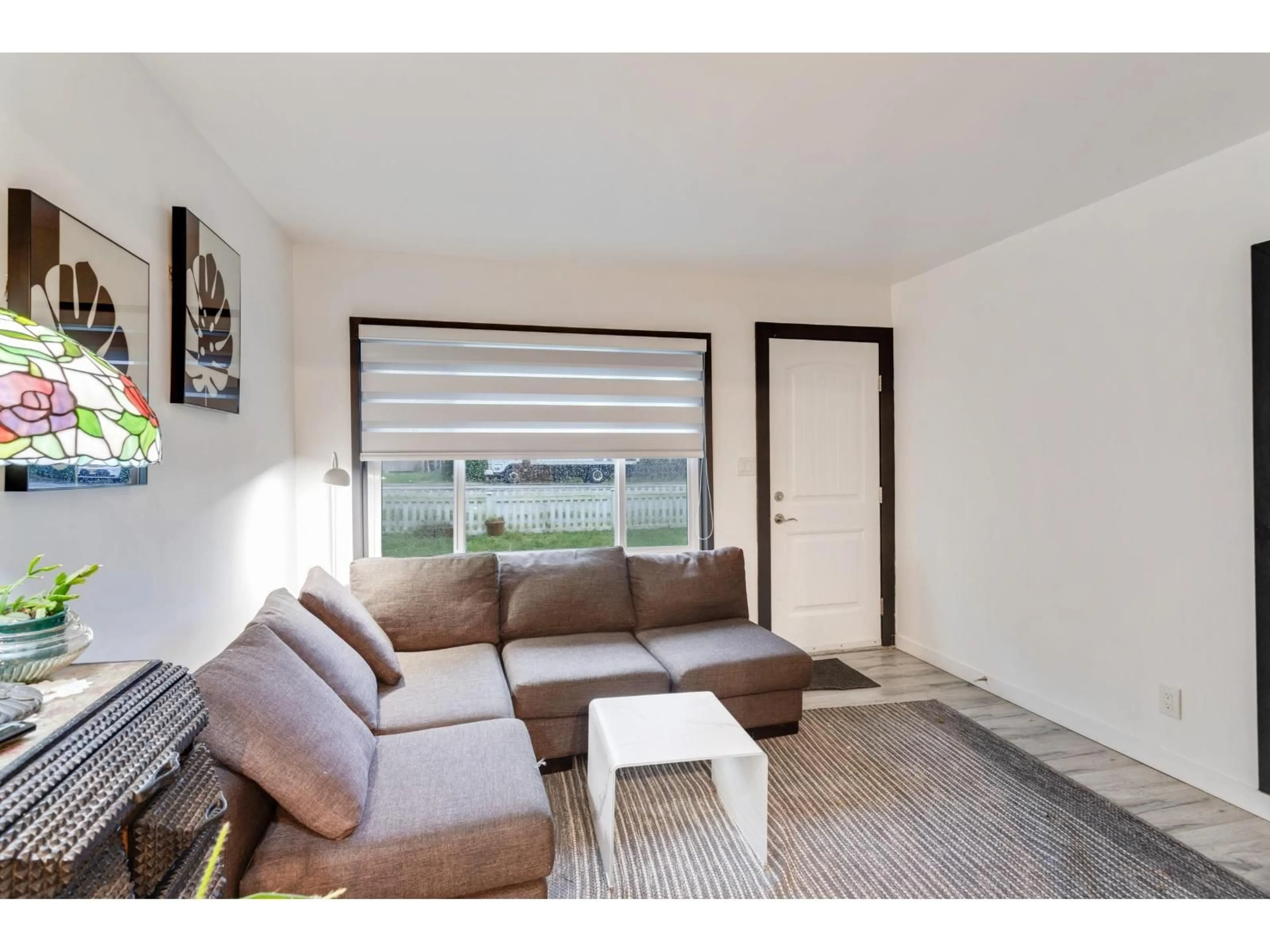 Living room with furniture, unknown for 11511 96 AVENUE, Surrey British Columbia V3V1V8