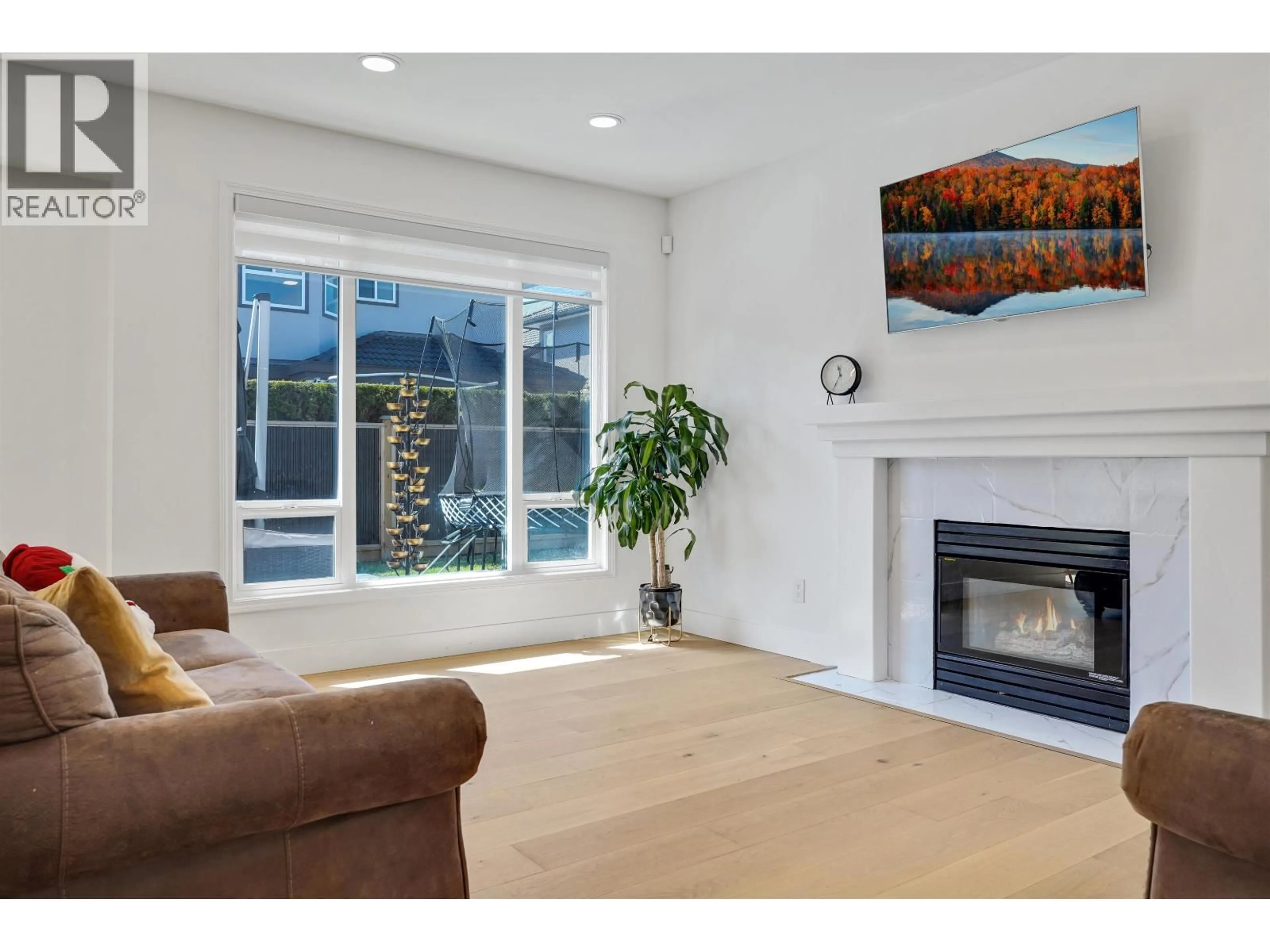 Living room with furniture, unknown for 3240 WESTMINSTER HIGHWAY, Richmond British Columbia V7C5R1