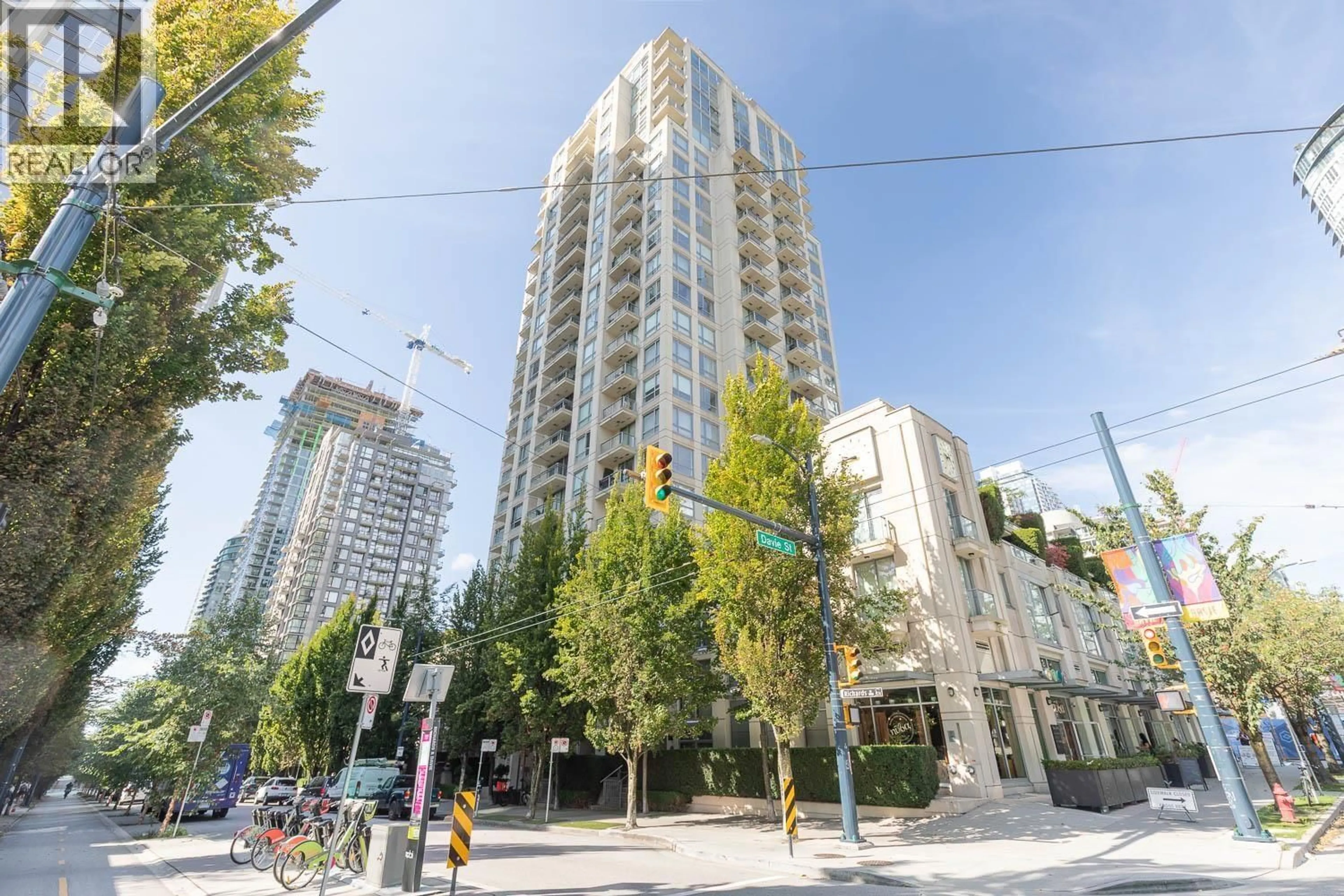 Patio, street for 809 - 1225 RICHARDS STREET, Vancouver British Columbia V6B1E6
