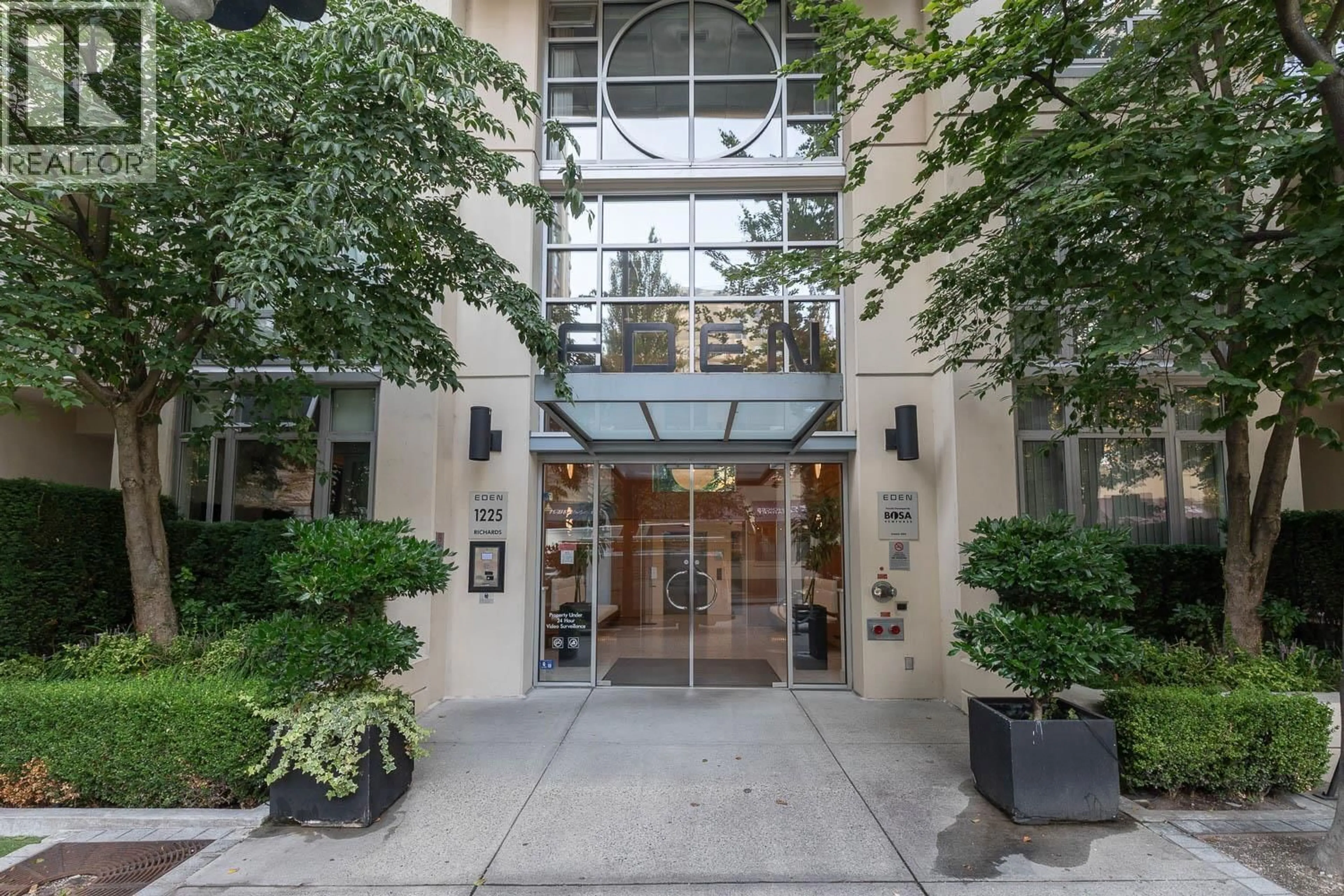 Indoor foyer for 809 - 1225 RICHARDS STREET, Vancouver British Columbia V6B1E6