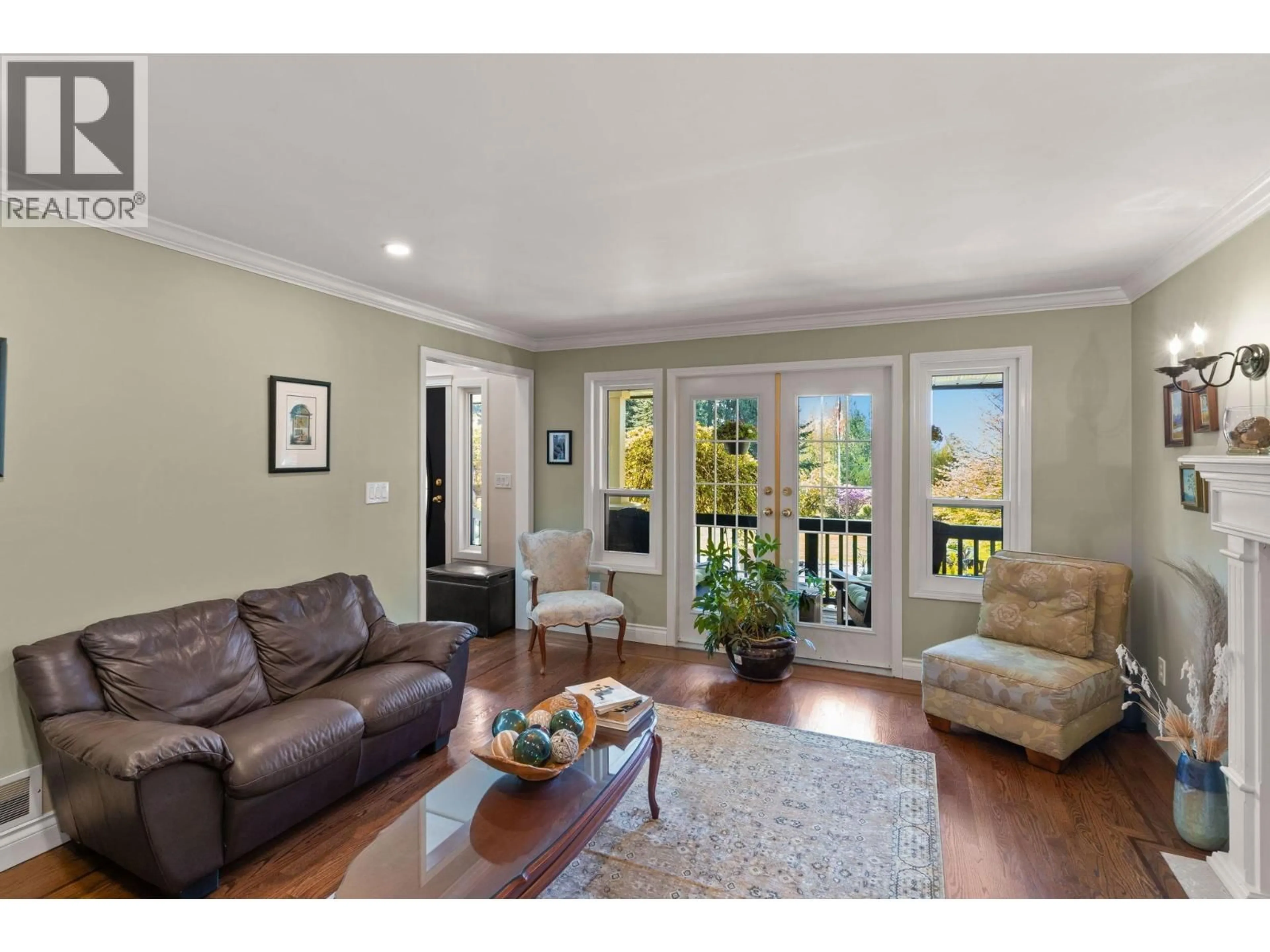 Living room with furniture, wood/laminate floor for 12815 WILLOW PLACE, Maple Ridge British Columbia V2W1N5