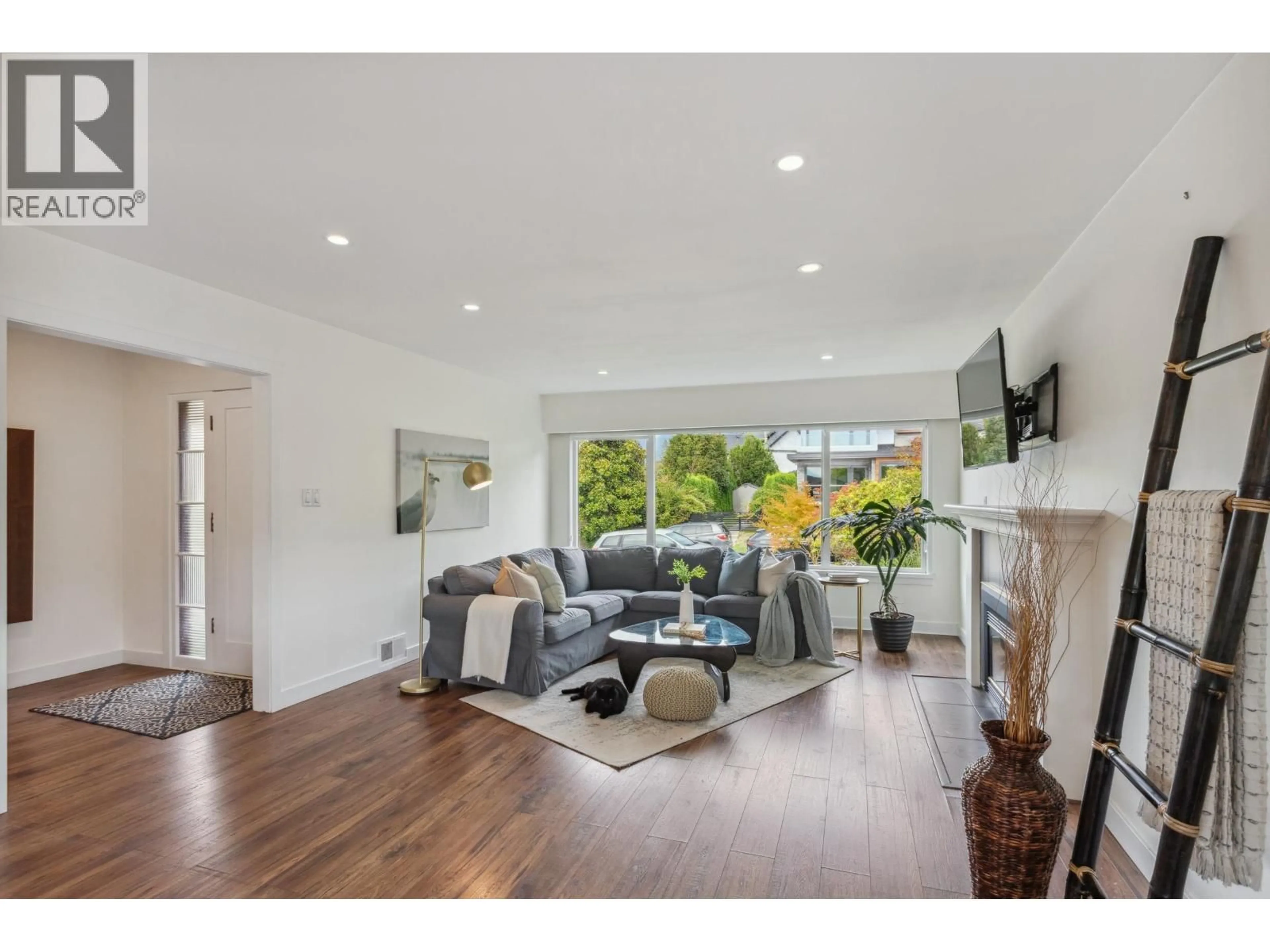 Living room with furniture, unknown for 935 BEACONSFIELD ROAD, North Vancouver British Columbia V7R1S7