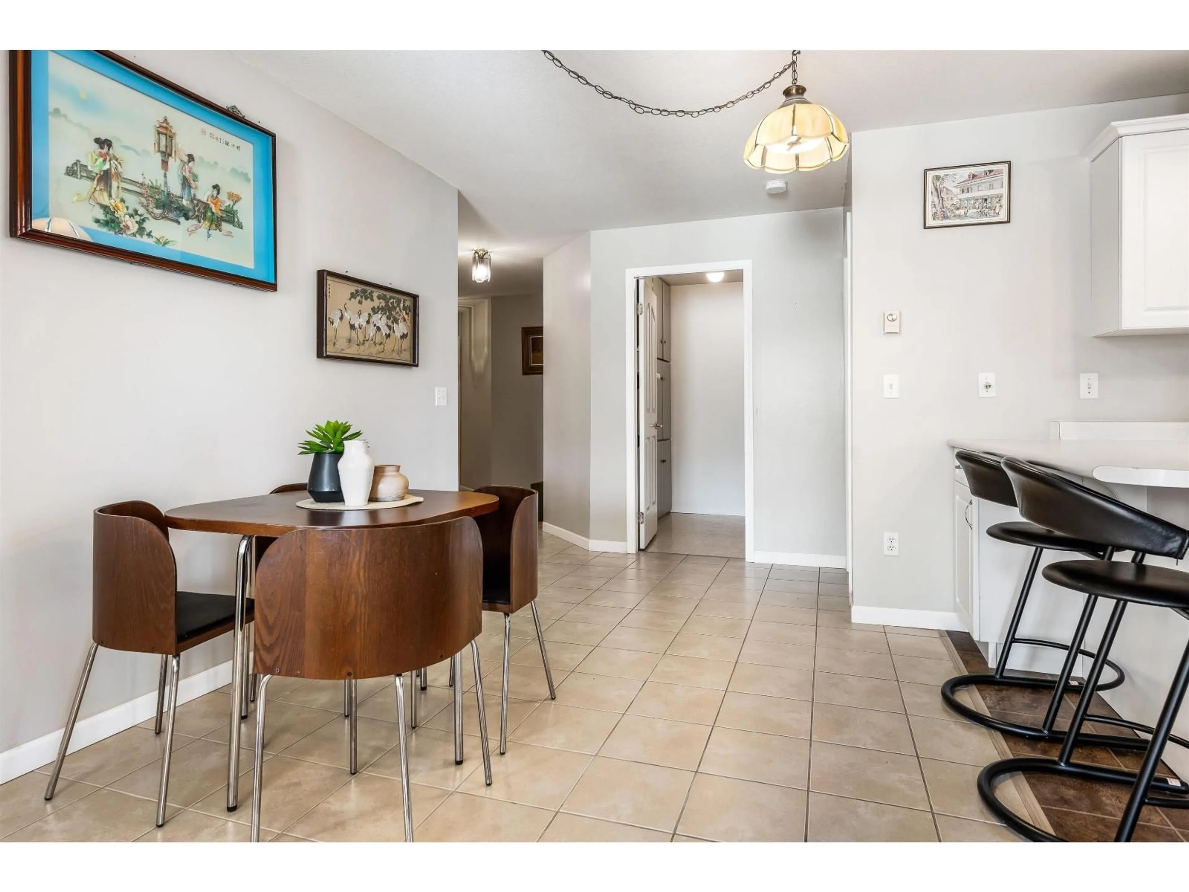 Dining room, ceramic/tile floor for 210 - 45660 KNIGHT ROAD, Chilliwack British Columbia V2R2X4