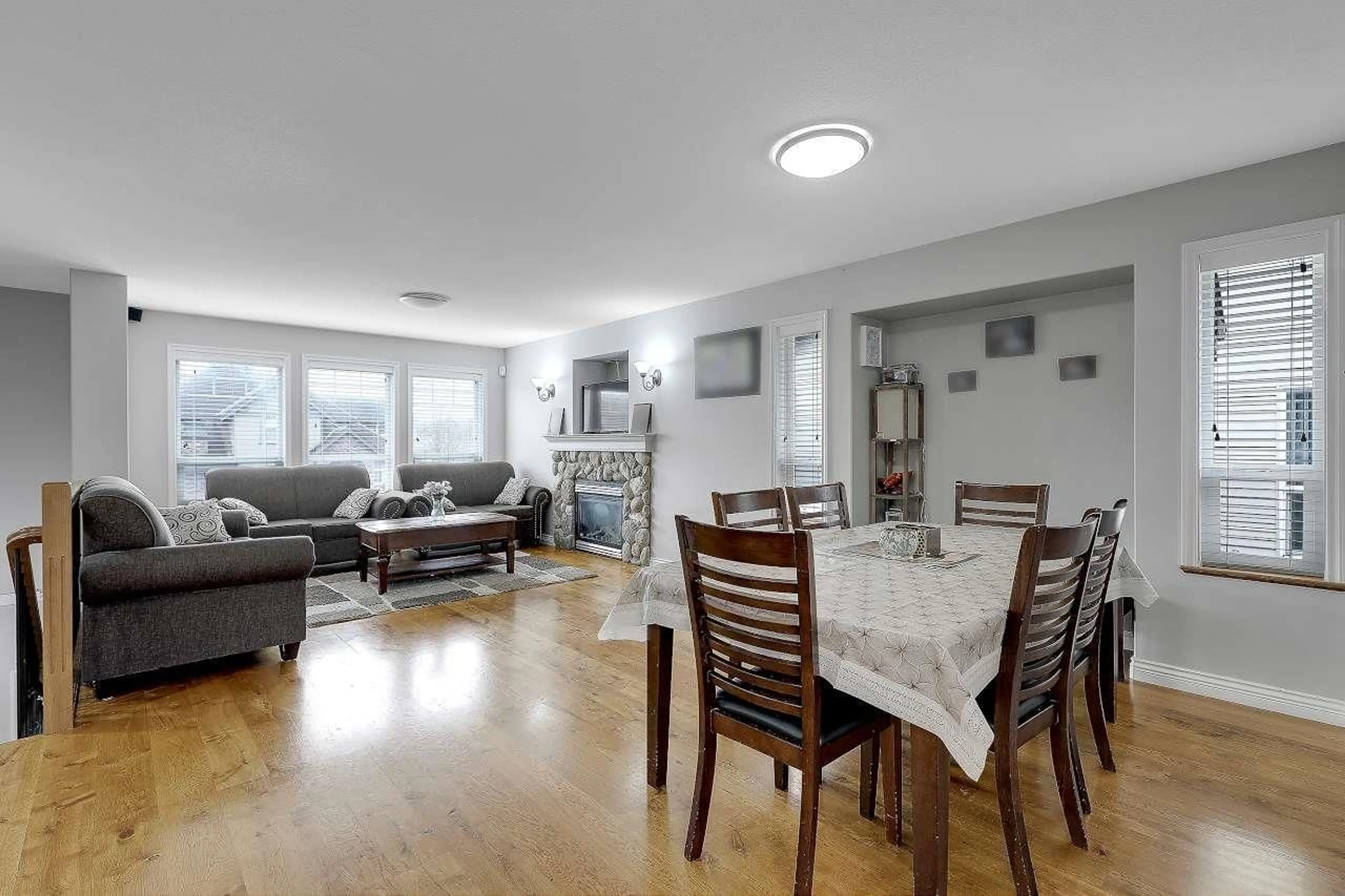 Dining room, wood/laminate floor for 27951 JUNCTION AVENUE, Abbotsford British Columbia V4X2R6