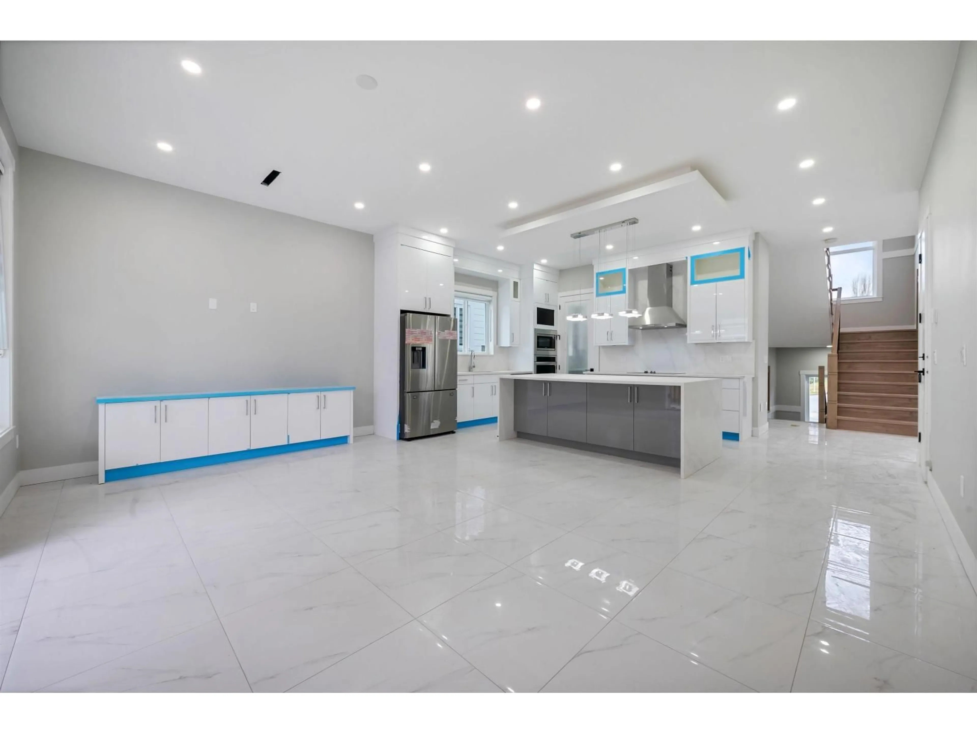 Open concept kitchen, ceramic/tile floor for 19351 71 AVENUE, Surrey British Columbia V4N1N2