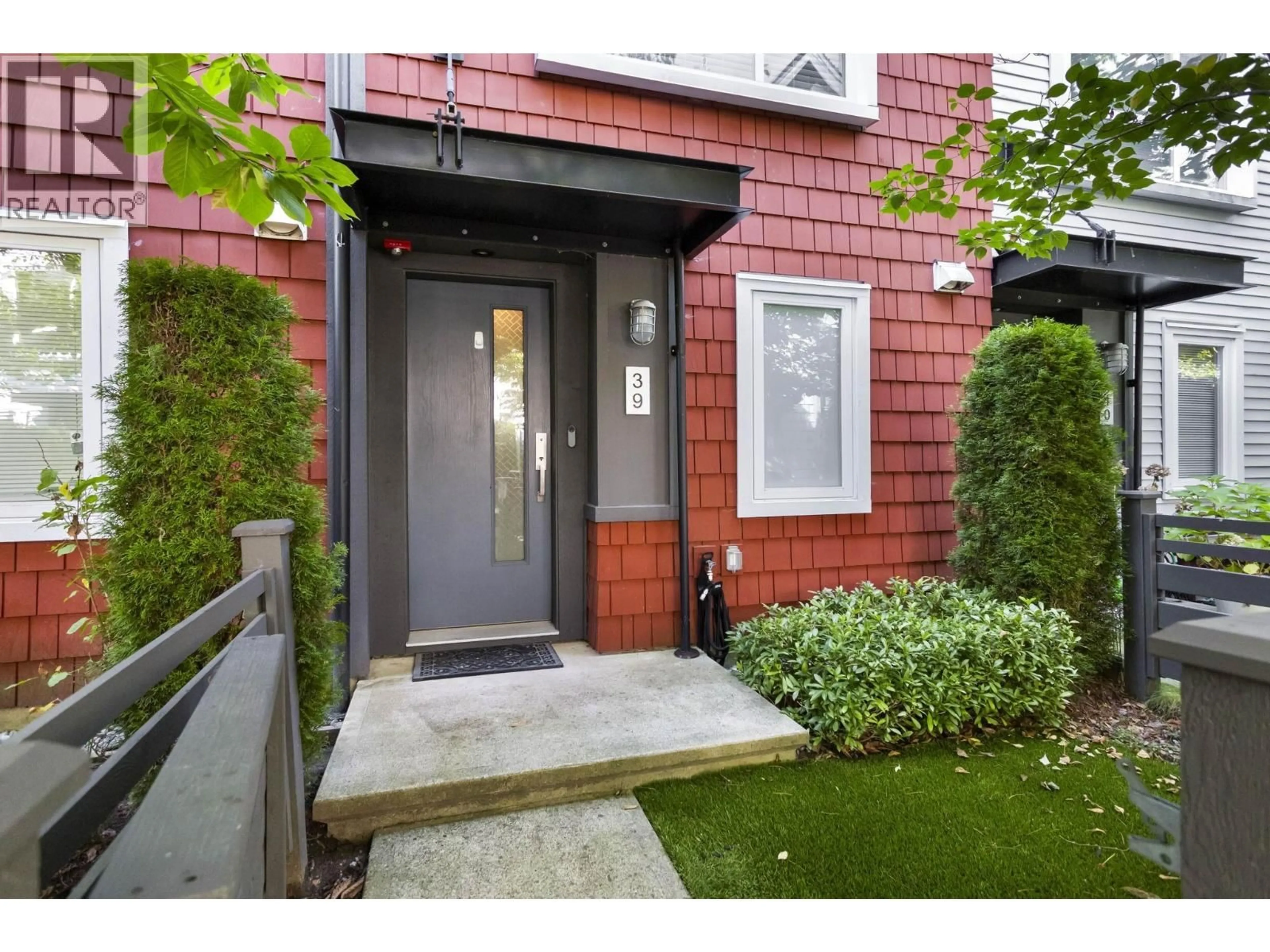 Indoor entryway for 39 - 2310 RANGER LANE, Port Coquitlam British Columbia V3B0K3