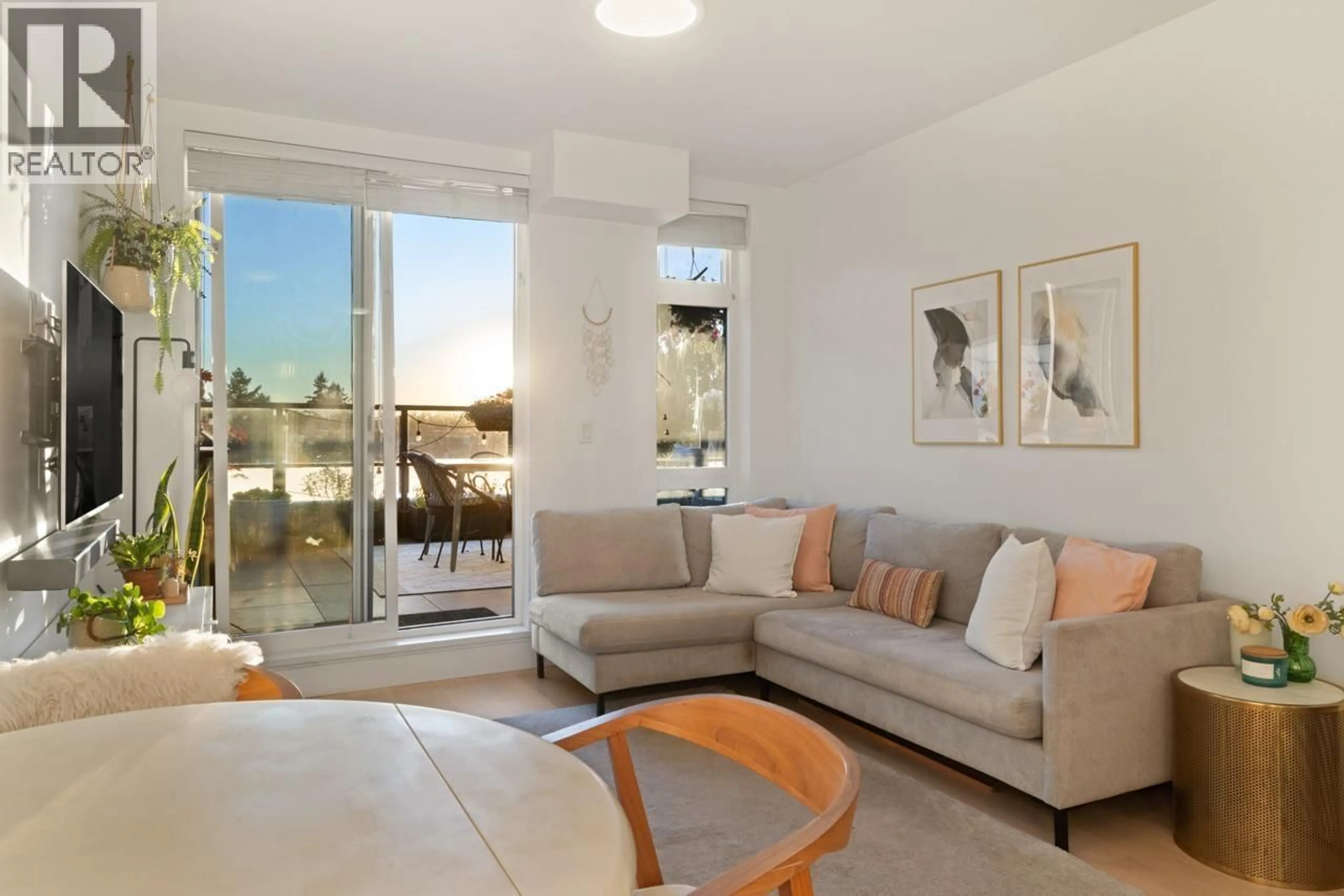 Living room with furniture, unknown for PH2 - 3939 KNIGHT STREET, Vancouver British Columbia V5N3L8