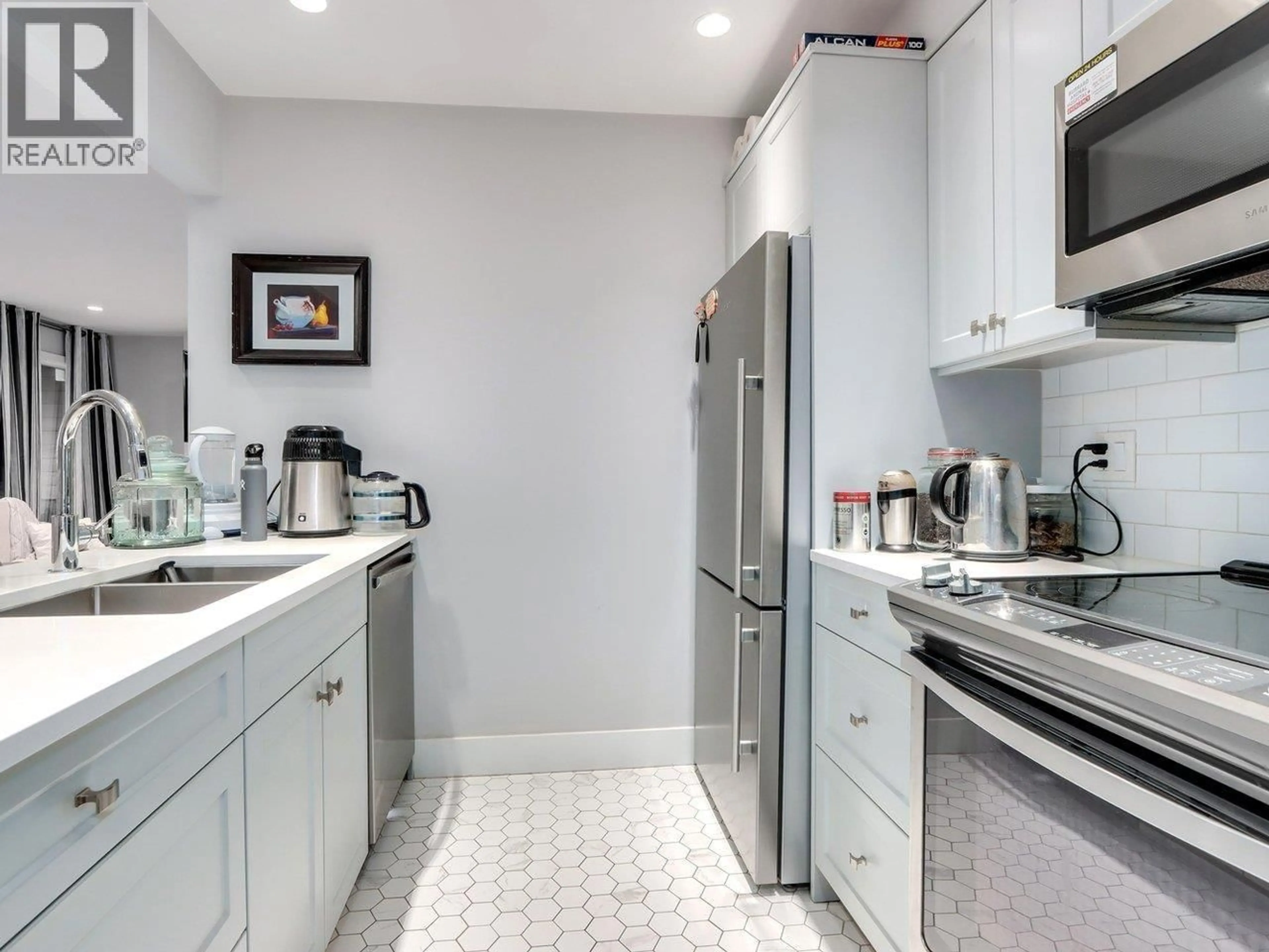 Standard kitchen, ceramic/tile floor for 304 - 3711 DELBROOK AVENUE, North Vancouver British Columbia V7N3Z4