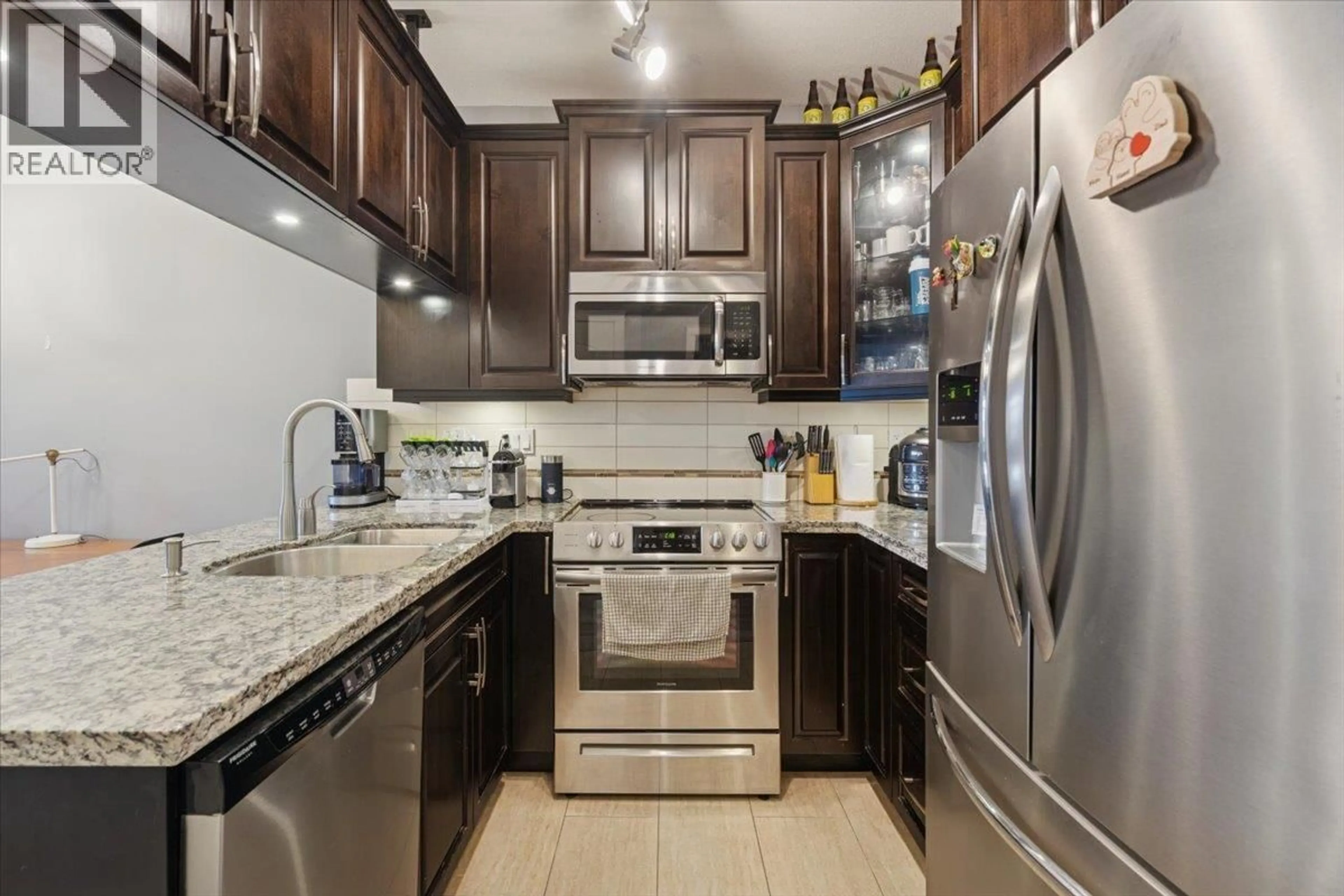 Standard kitchen, ceramic/tile floor for 208 - 12655 190A STREET, Pitt Meadows British Columbia V3Y0E9