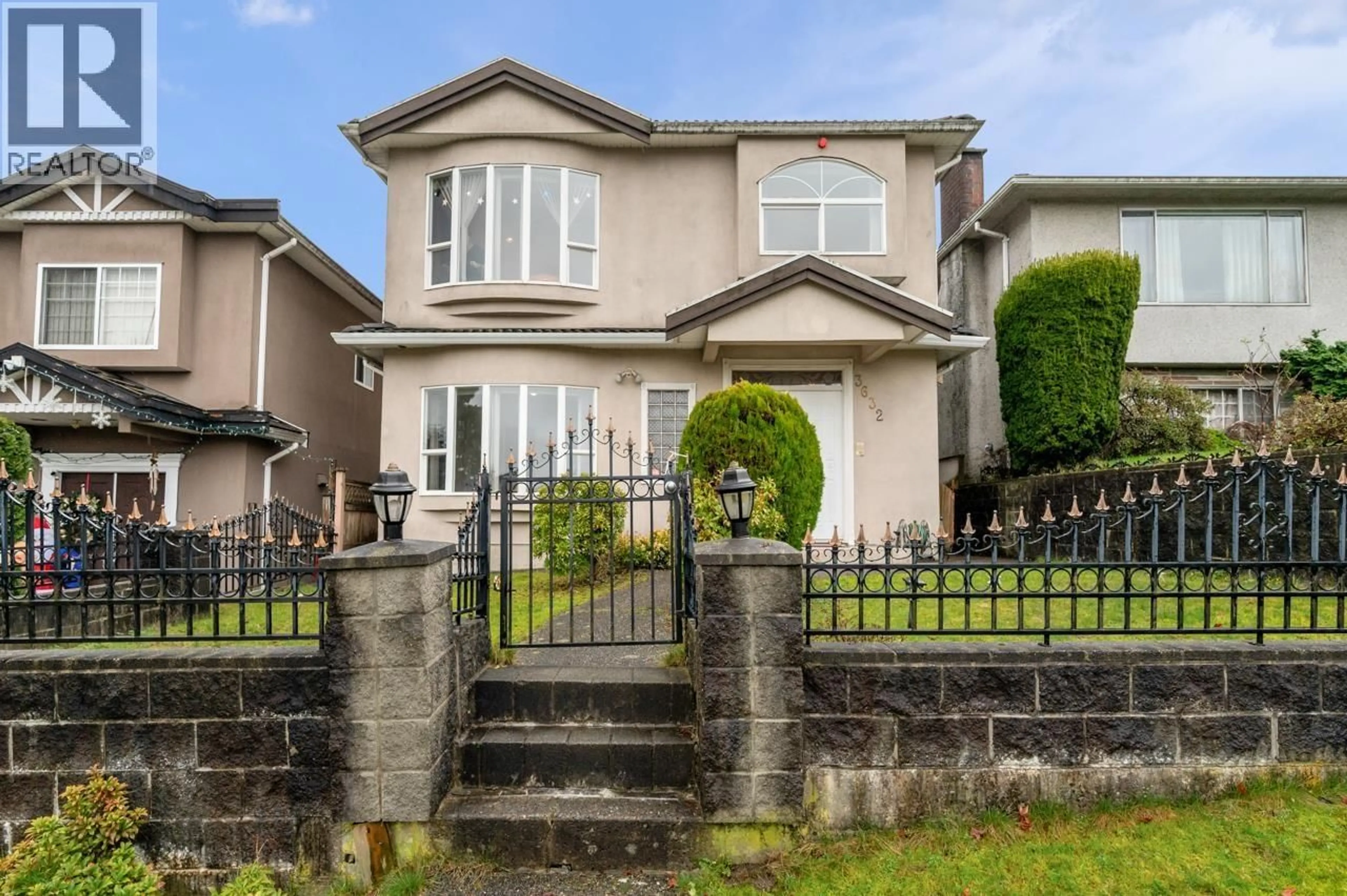 A pic from outside/outdoor area/front of a property/back of a property/a pic from drone, street for 3632 28TH AVENUE, Vancouver British Columbia V5R1T7