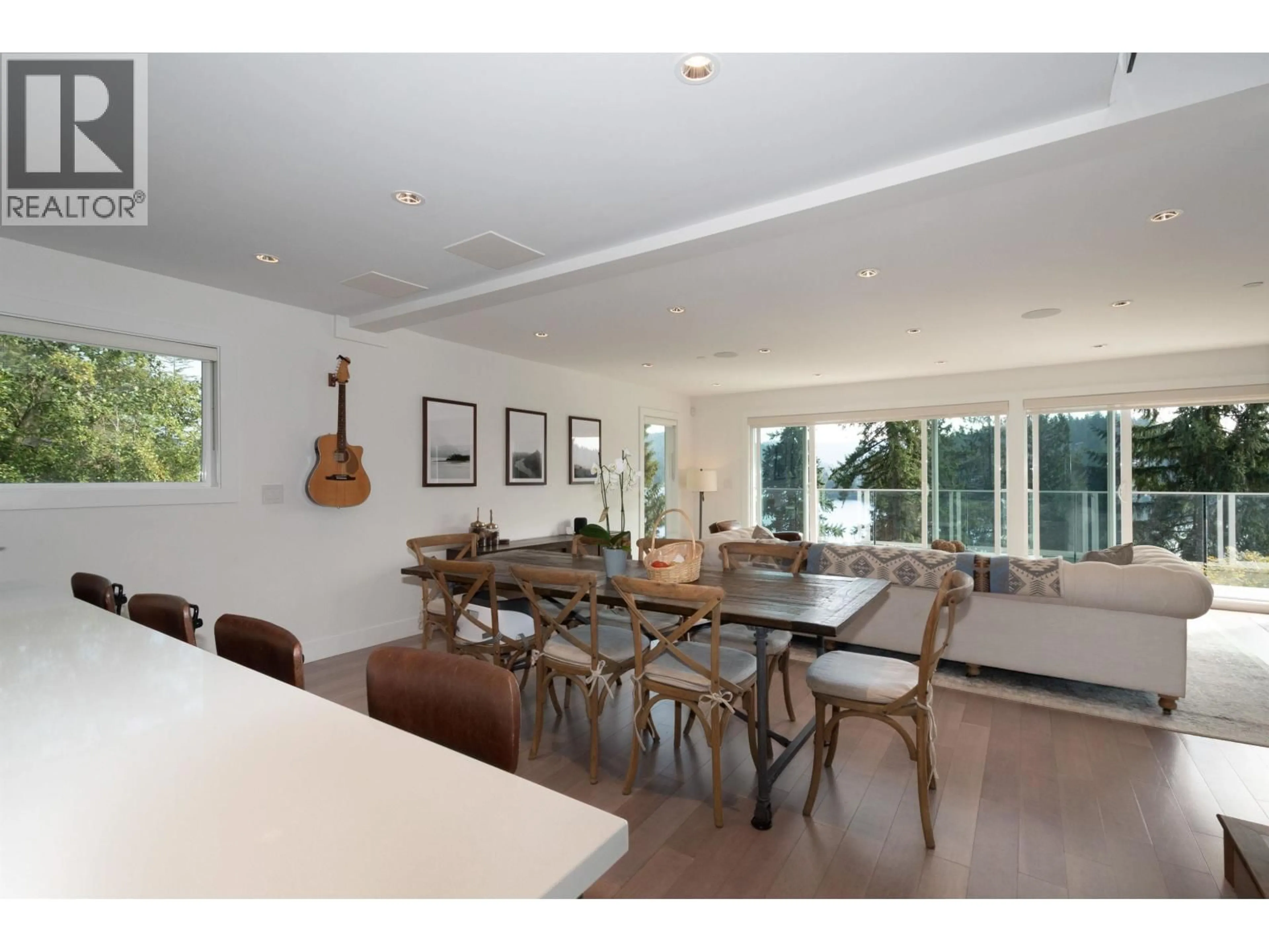 Dining room, wood/laminate floor for 2867 PANORAMA DRIVE, North Vancouver British Columbia V7G1V7