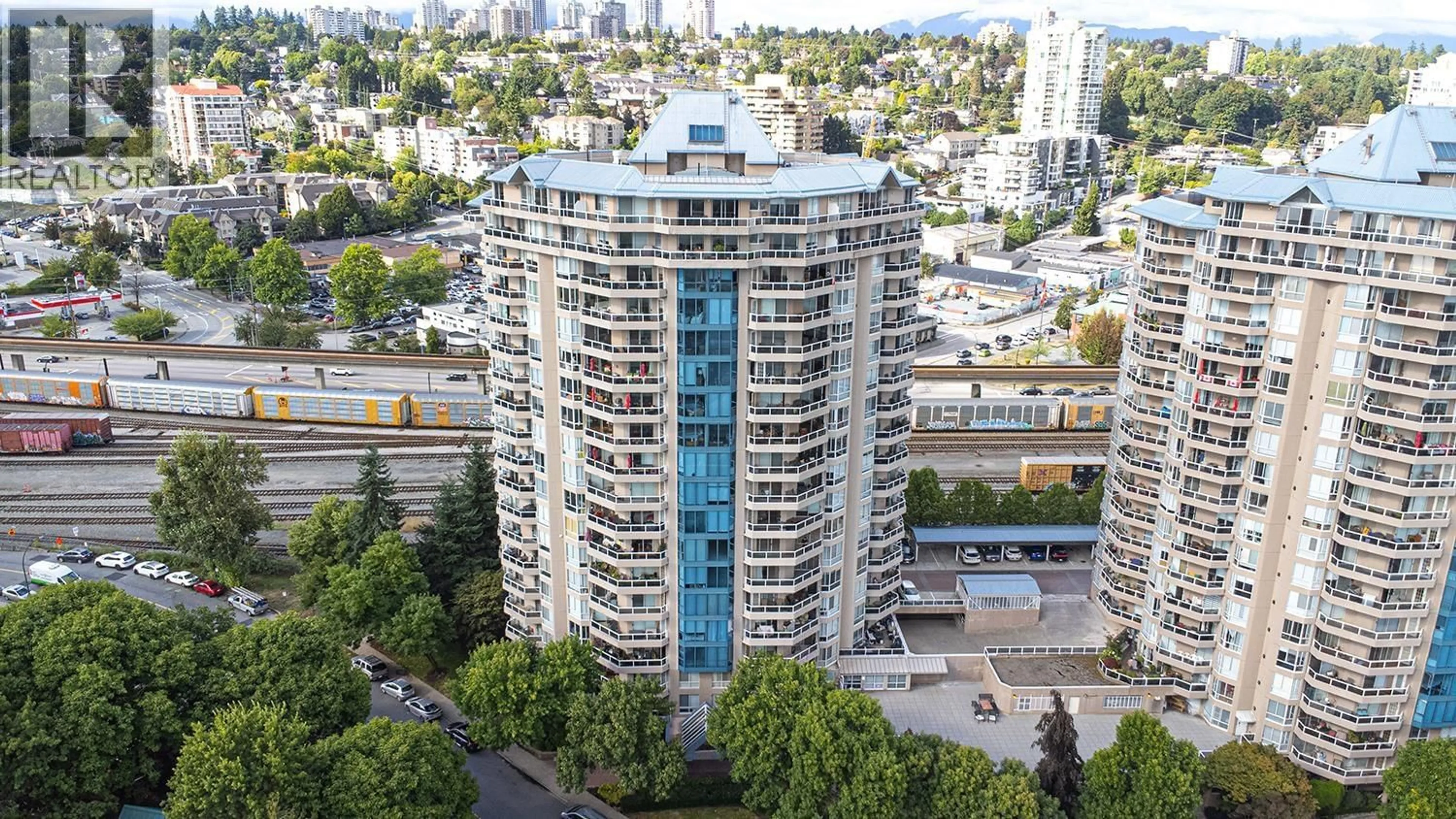 A pic from outside/outdoor area/front of a property/back of a property/a pic from drone, city buildings view from balcony for 806 - 1245 QUAYSIDE DRIVE, New Westminster British Columbia V3M6J6