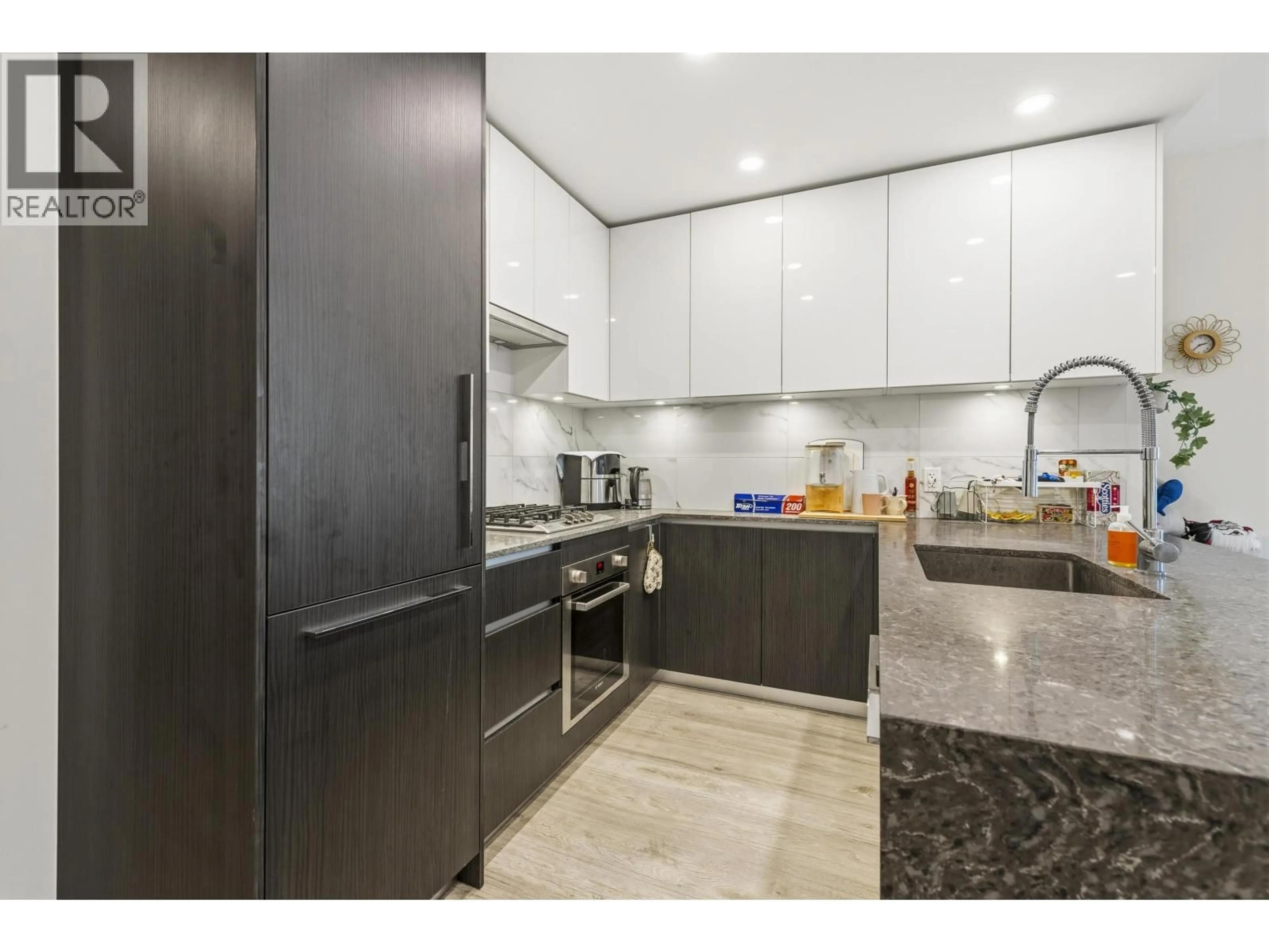 Standard kitchen, unknown for 2507 - 5333 GORING STREET, Burnaby British Columbia V5B0B6