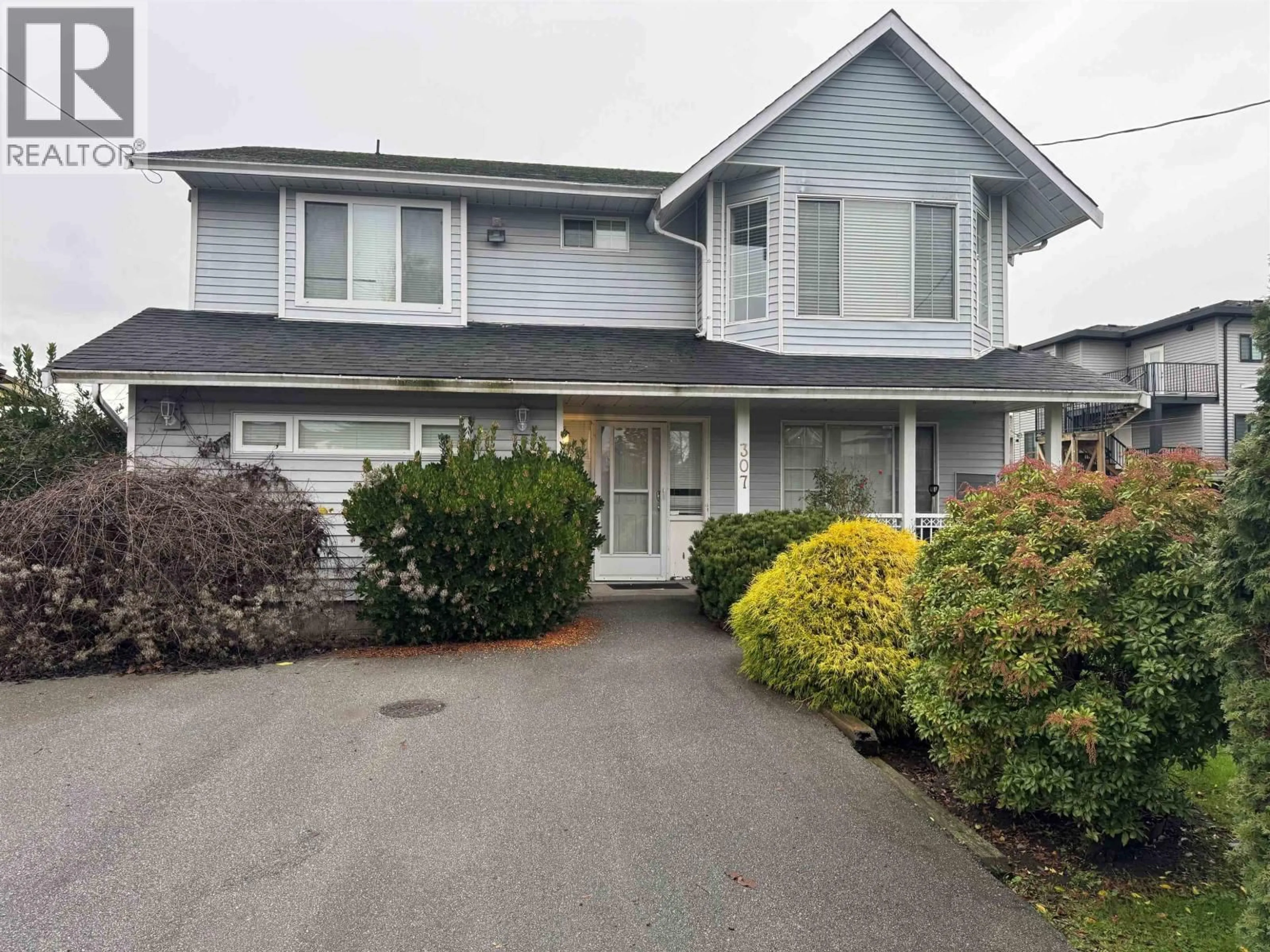 Home with vinyl exterior material, street for 307 BOYNE STREET, New Westminster British Columbia V3M5J9