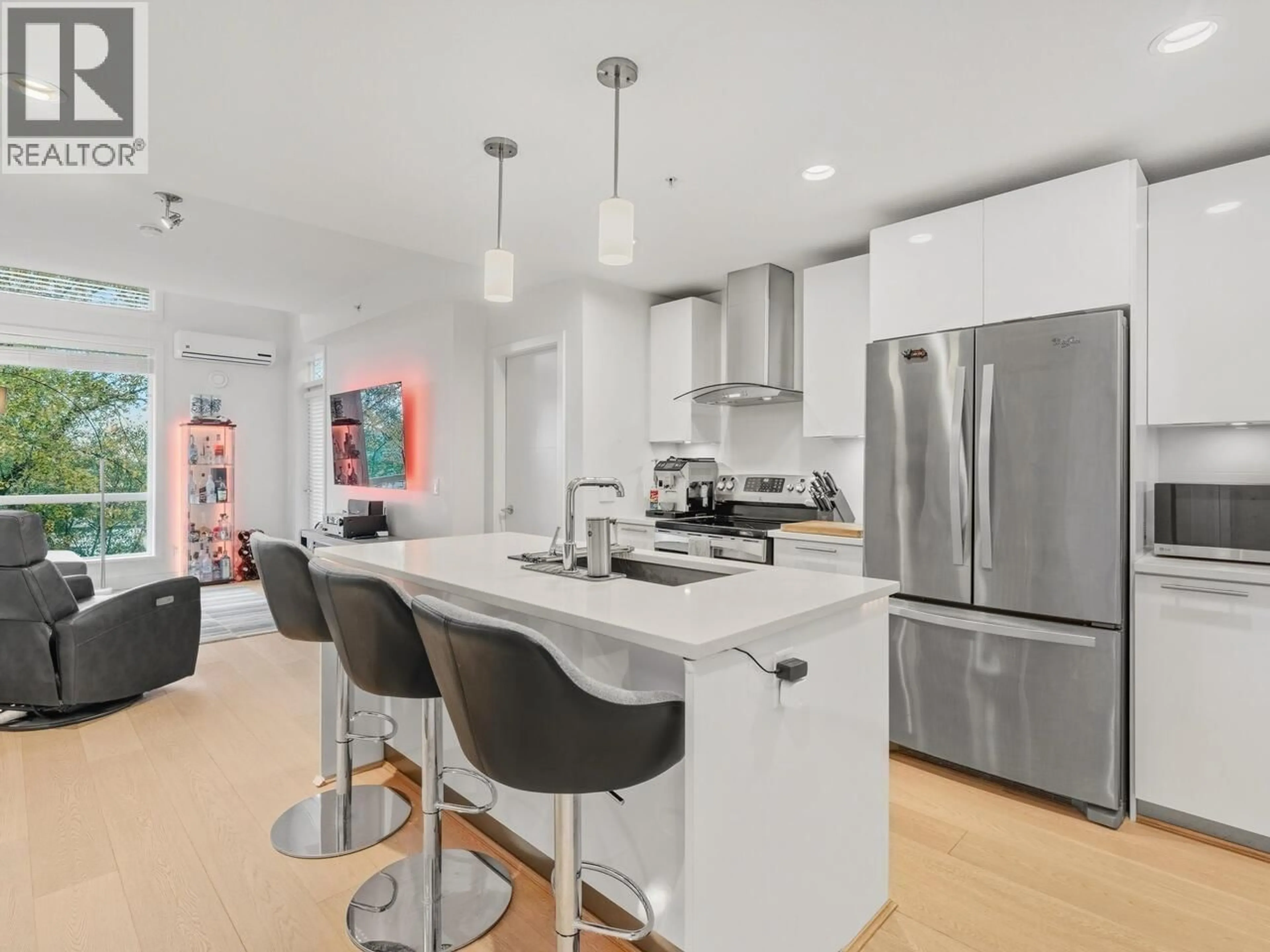 Open concept kitchen, unknown for 628 - 723 3RD STREET, North Vancouver British Columbia V7M0E4