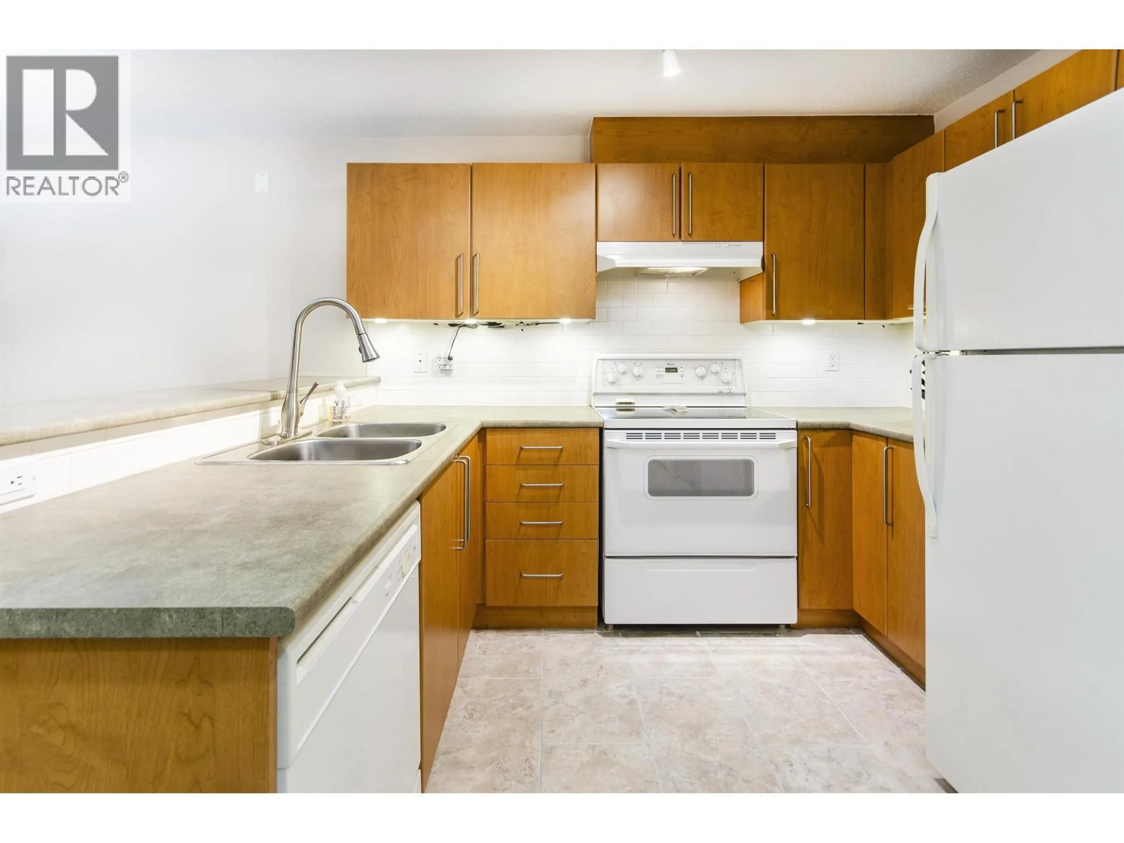 Standard kitchen, unknown for 312 - 1150 29TH STREET, North Vancouver British Columbia V7K3E2